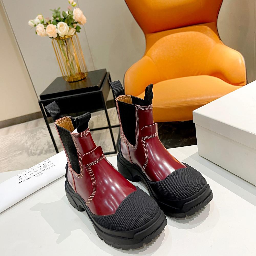 Maison Margiela Leather Chelsea Boots - DesignerGu