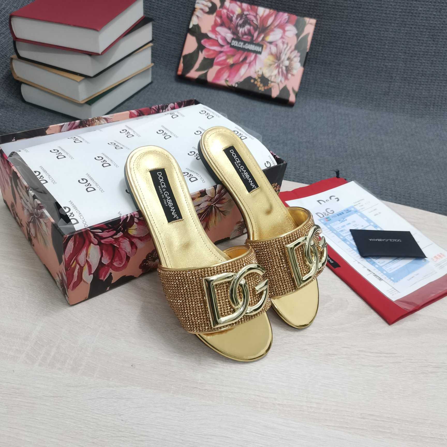 Dolce & Gabbana DG Logo Sandal - DesignerGu