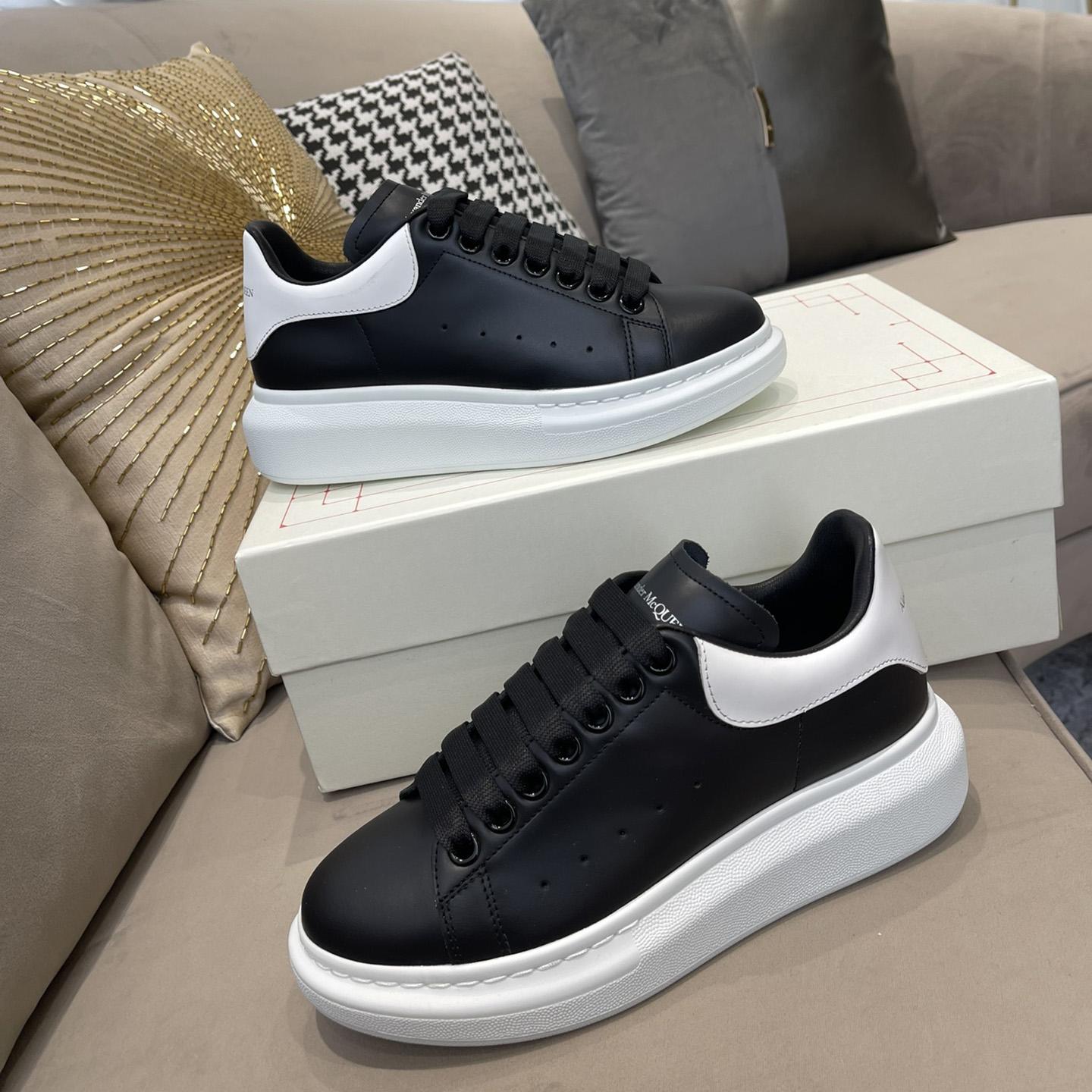 Alexander Mqueen Oversized Sneaker In Black/White - DesignerGu