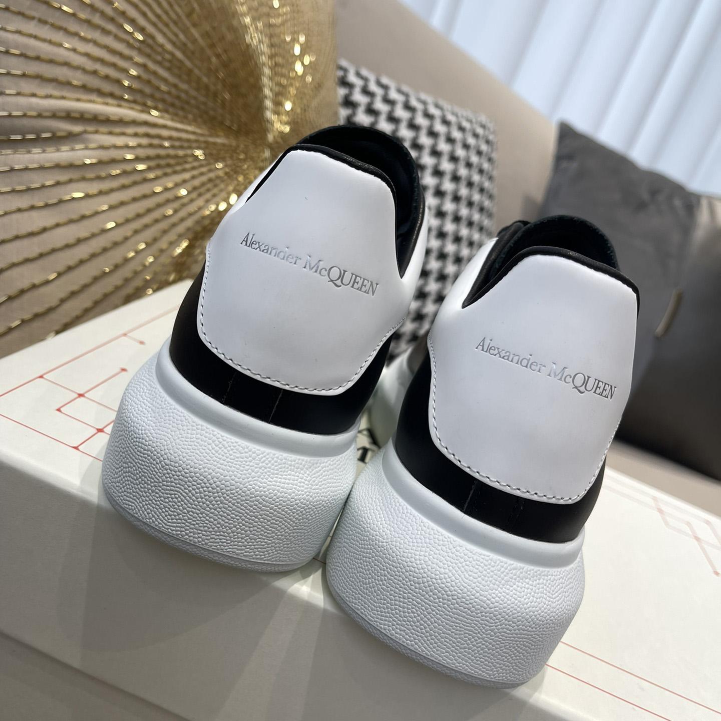 Alexander Mqueen Oversized Sneaker In Black/White - DesignerGu