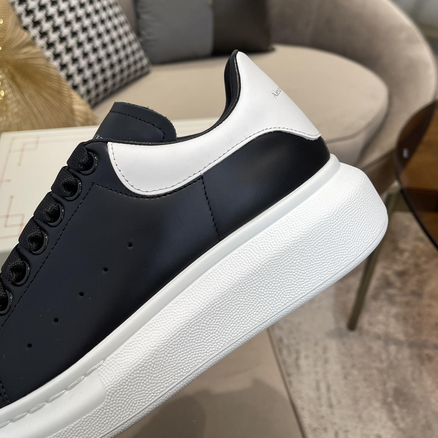 Alexander Mqueen Oversized Sneaker In Black/White - DesignerGu