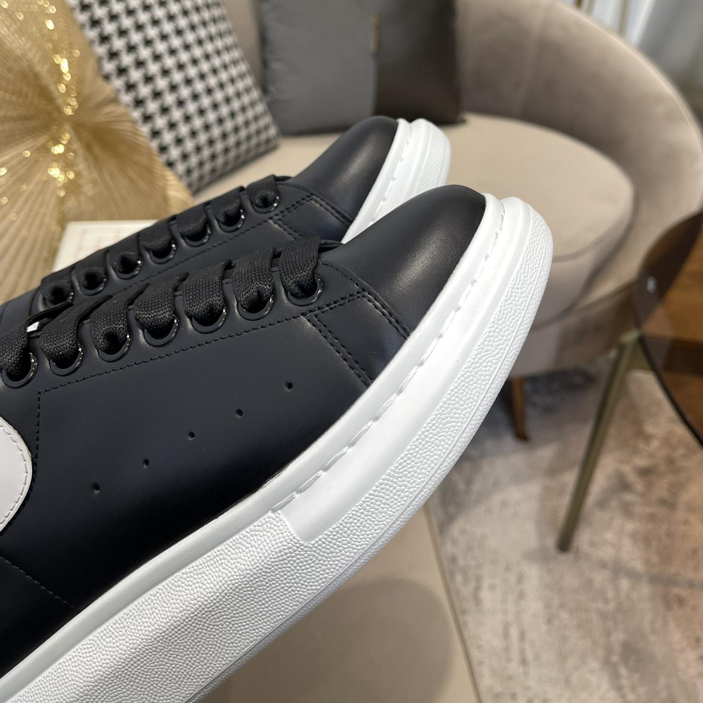 Alexander Mqueen Oversized Sneaker In Black/White - DesignerGu