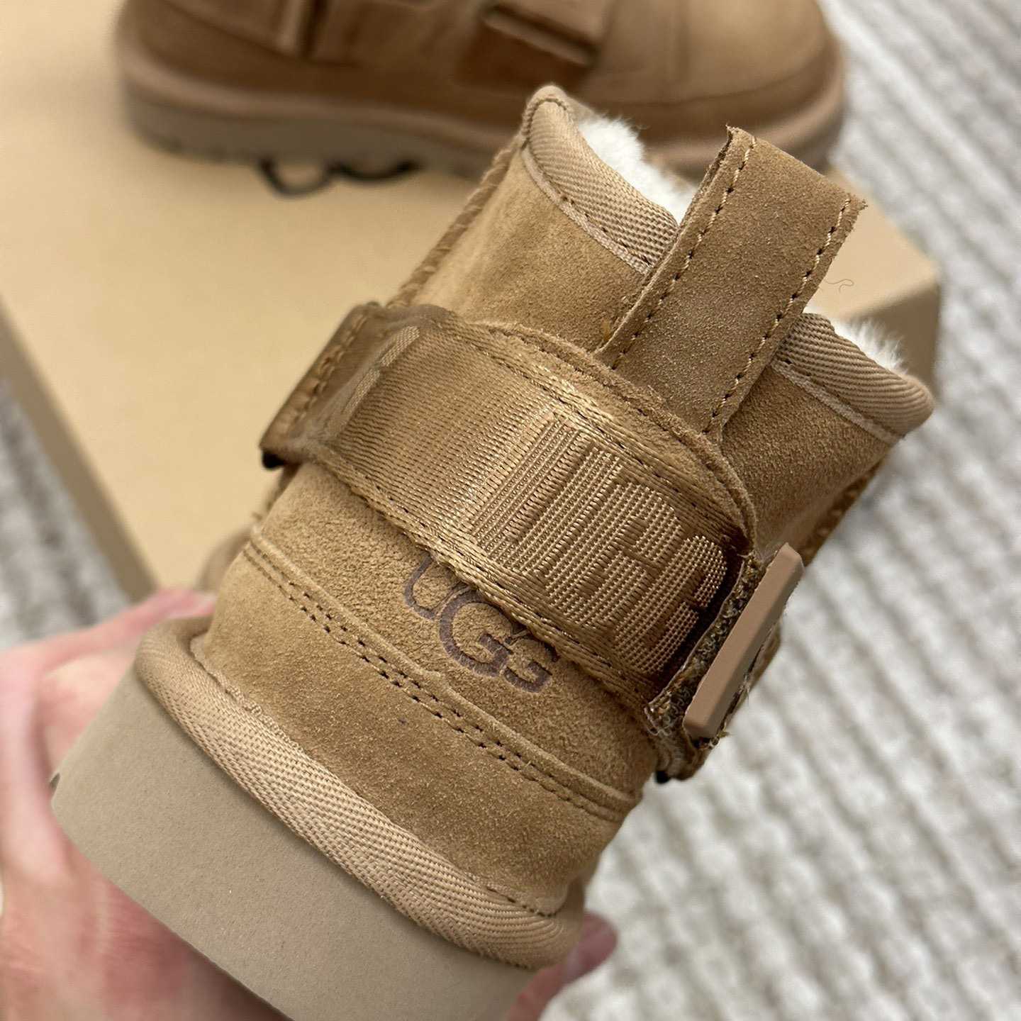 Ugg Logo Boots - DesignerGu