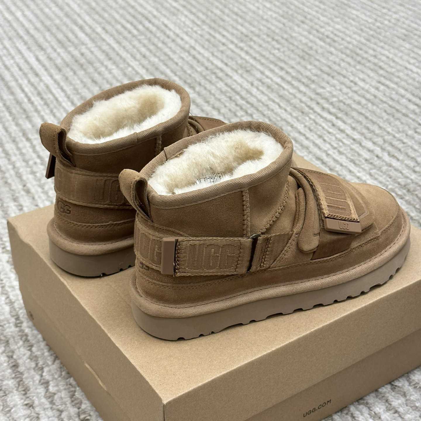 Ugg Logo Boots - DesignerGu