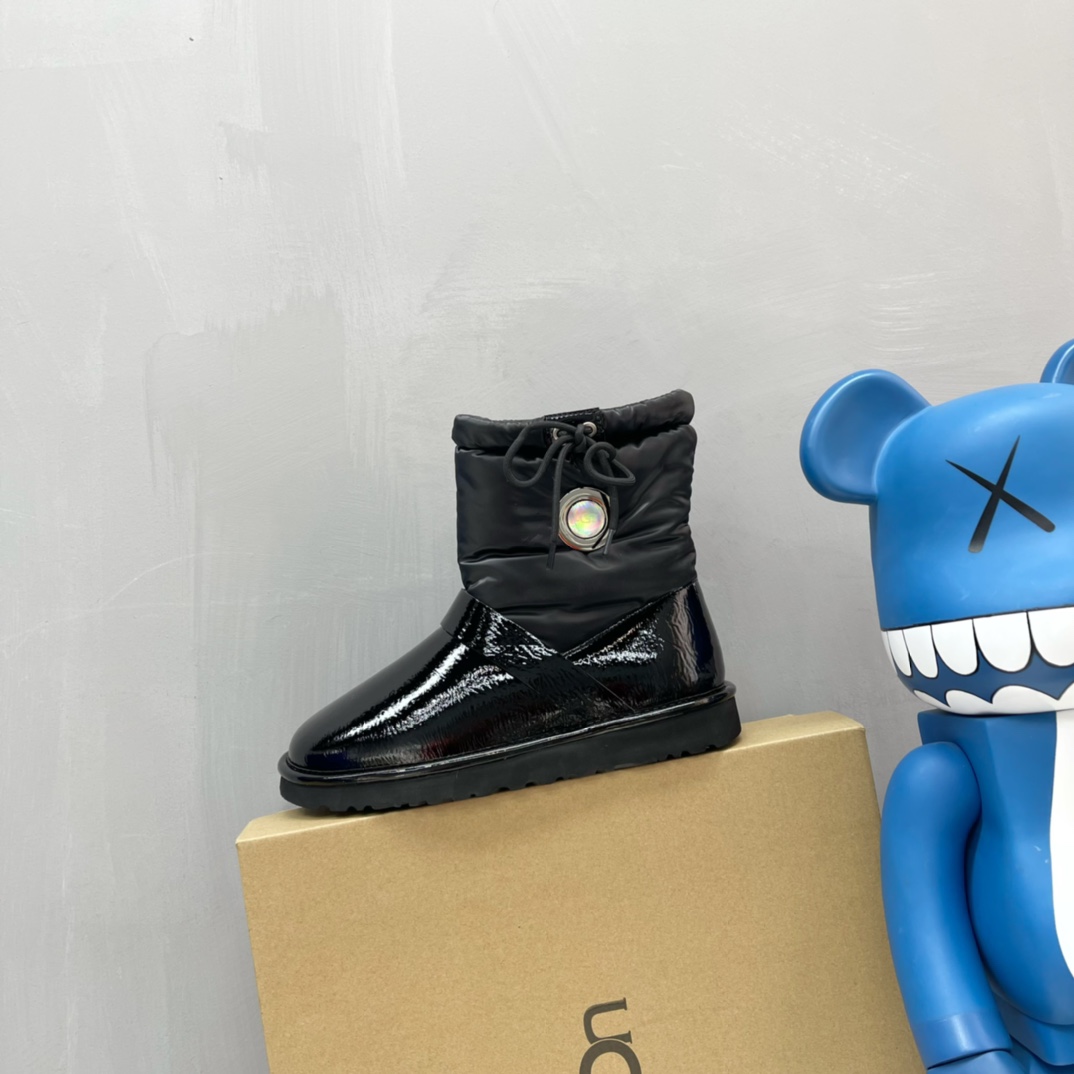 Ugg Logo Boots - DesignerGu