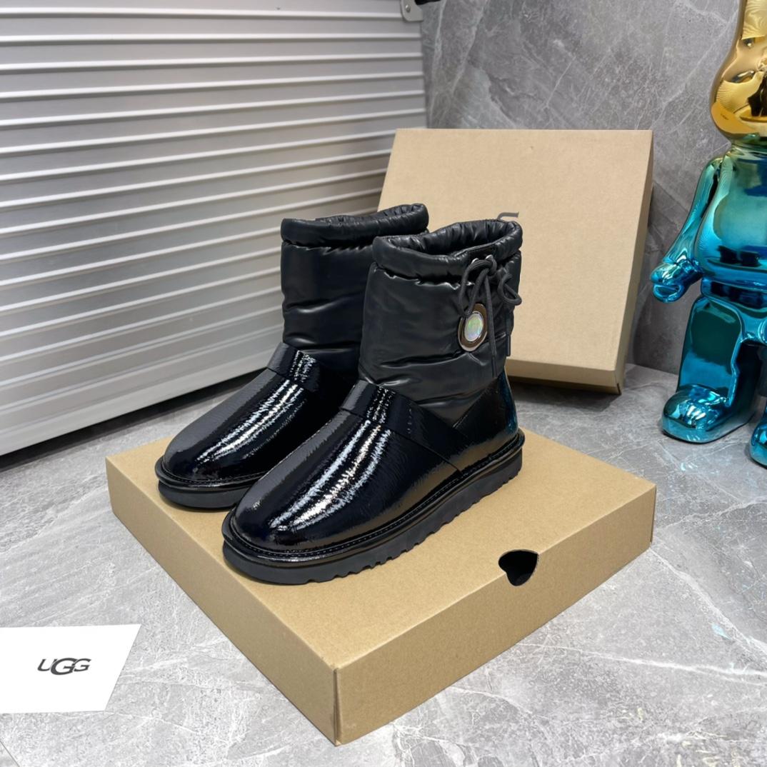 Ugg Logo Boots - DesignerGu