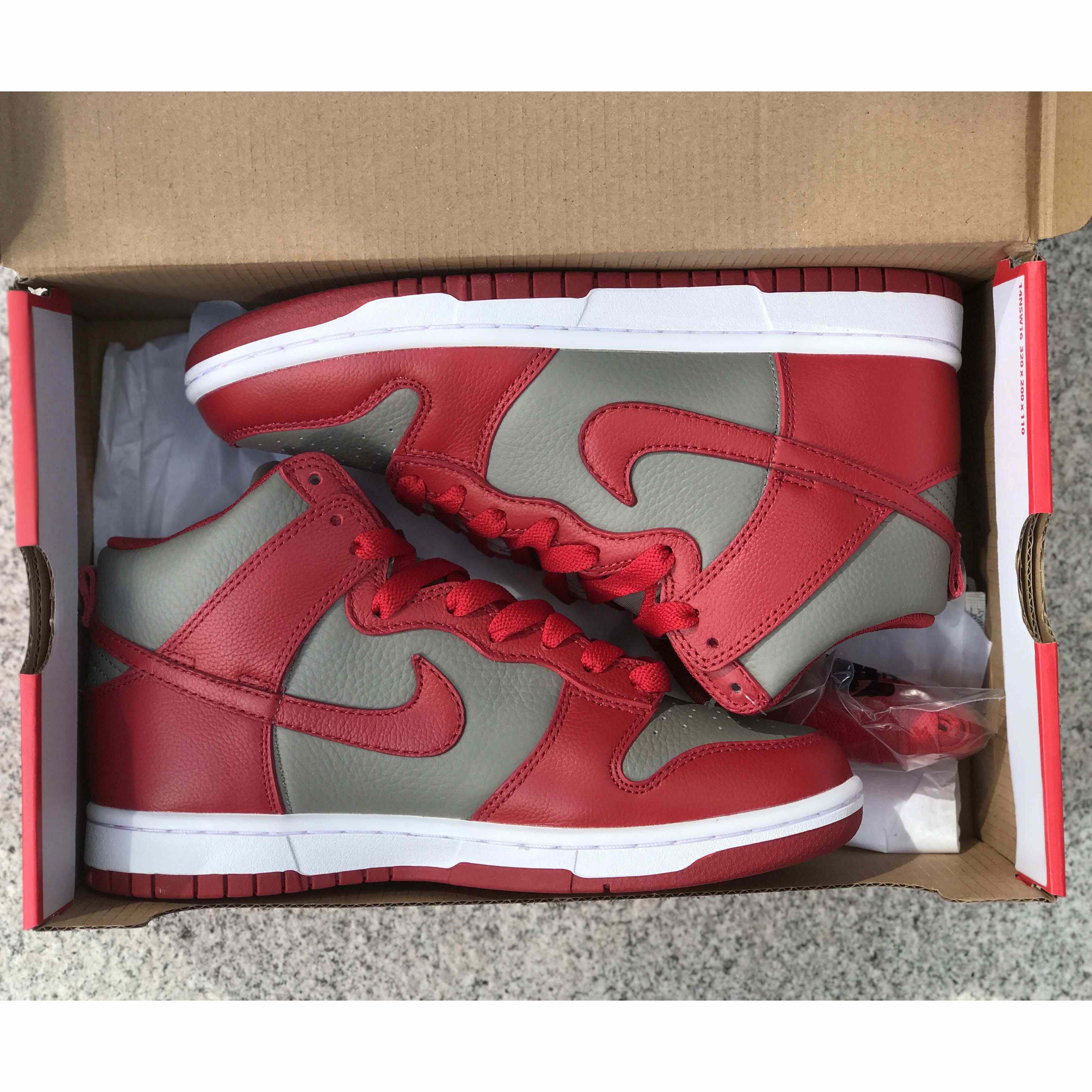 Nike Dunk High Unlv Sneaker        850477-001 - DesignerGu