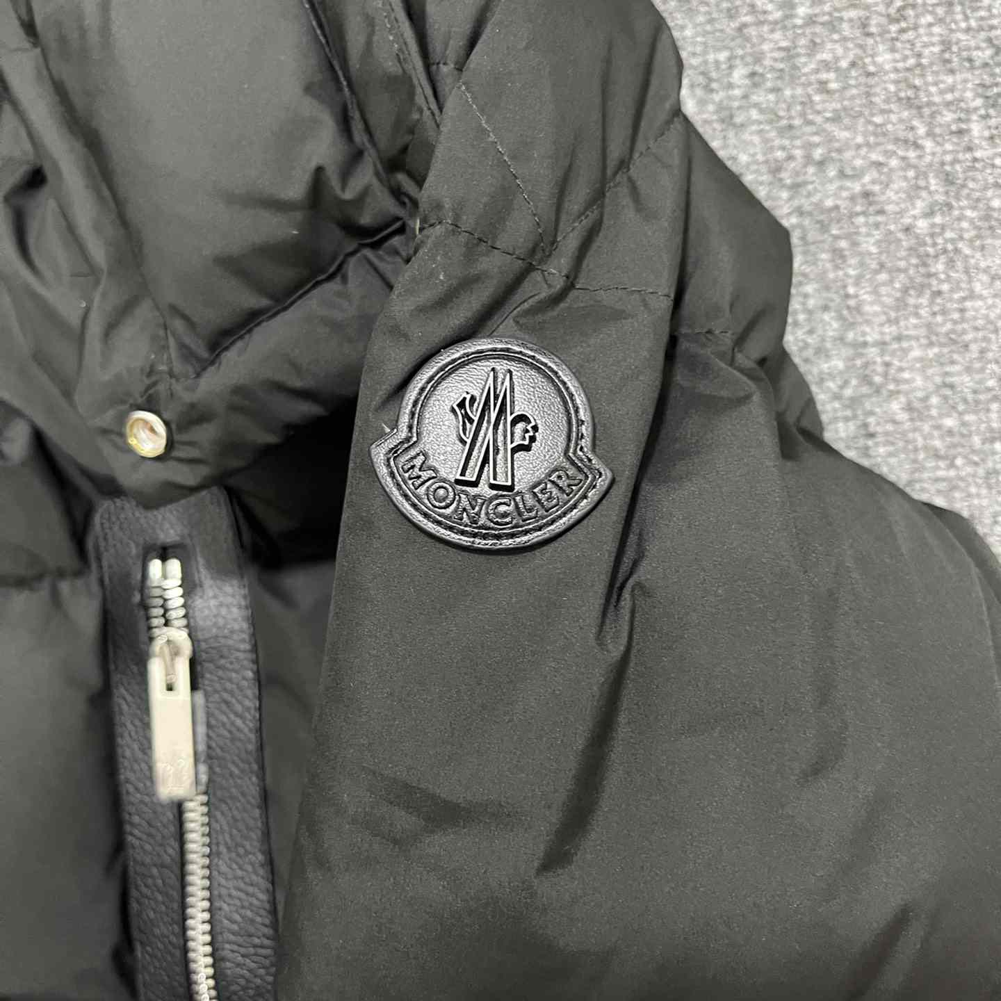 Moncler Bauges Short Down Jacket - DesignerGu