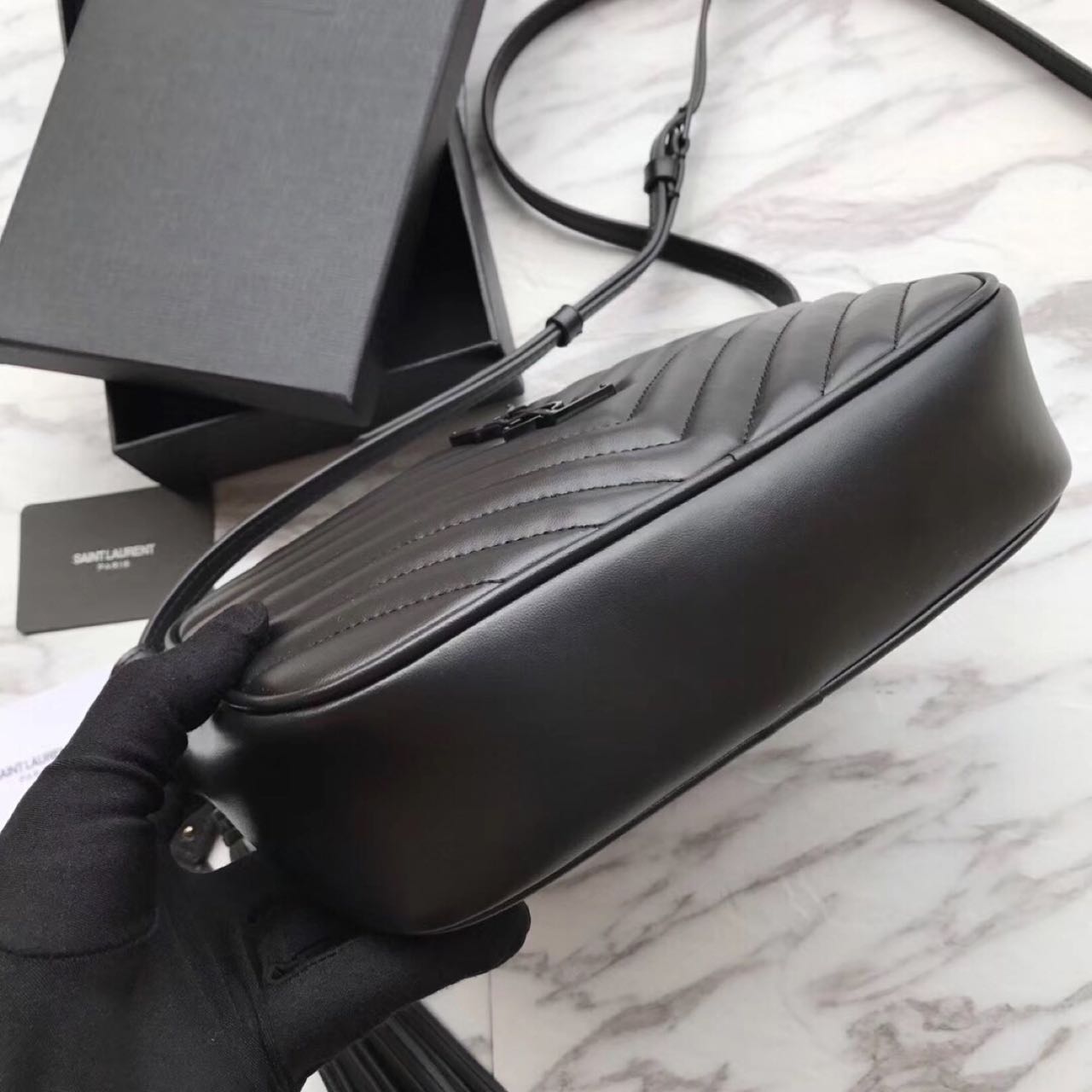 Saint Laurent Black Leather Shoulder Bag ( 23-16-6 cm) - DesignerGu