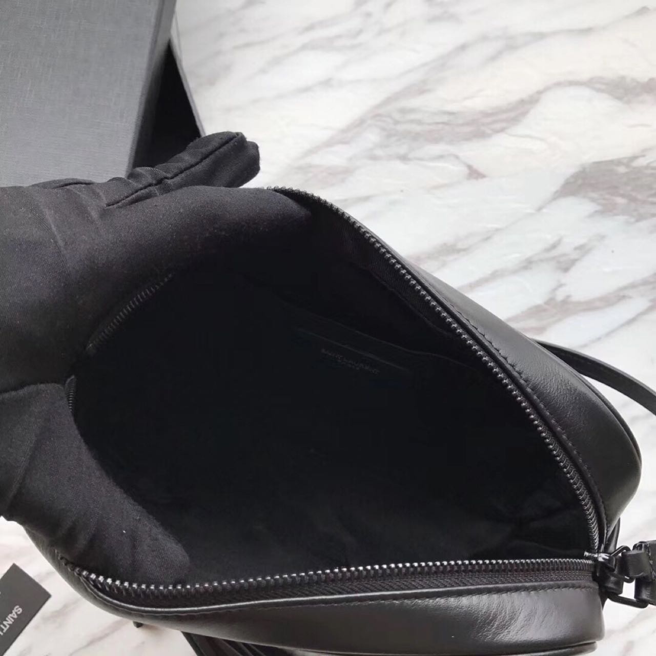 Saint Laurent Black Leather Shoulder Bag ( 23-16-6 cm) - DesignerGu