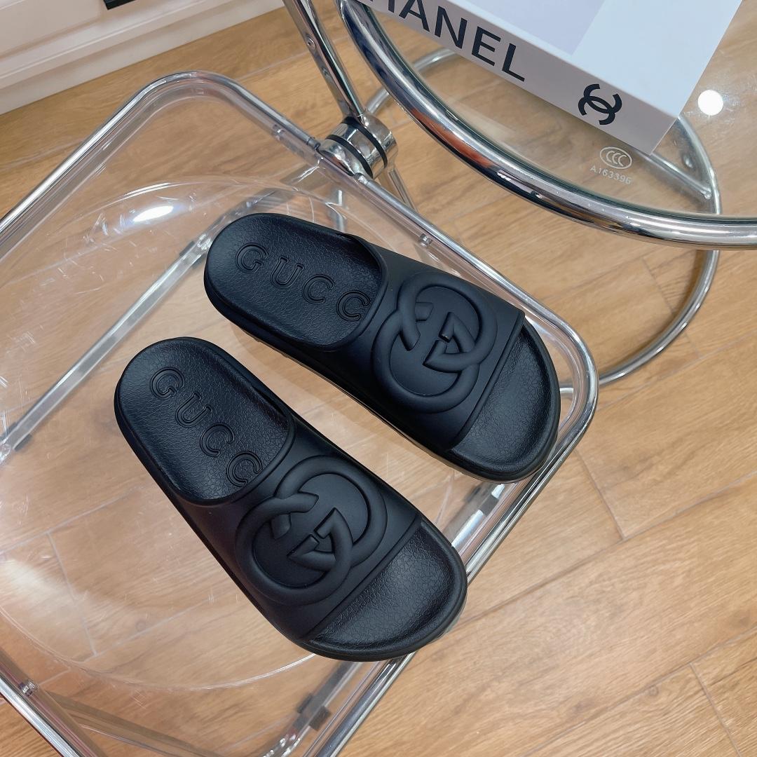 Gucci Women's Slide With Interlocking G - DesignerGu