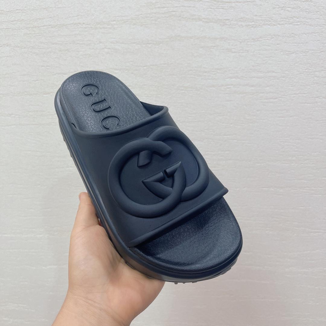 Gucci Women's Slide With Interlocking G - DesignerGu