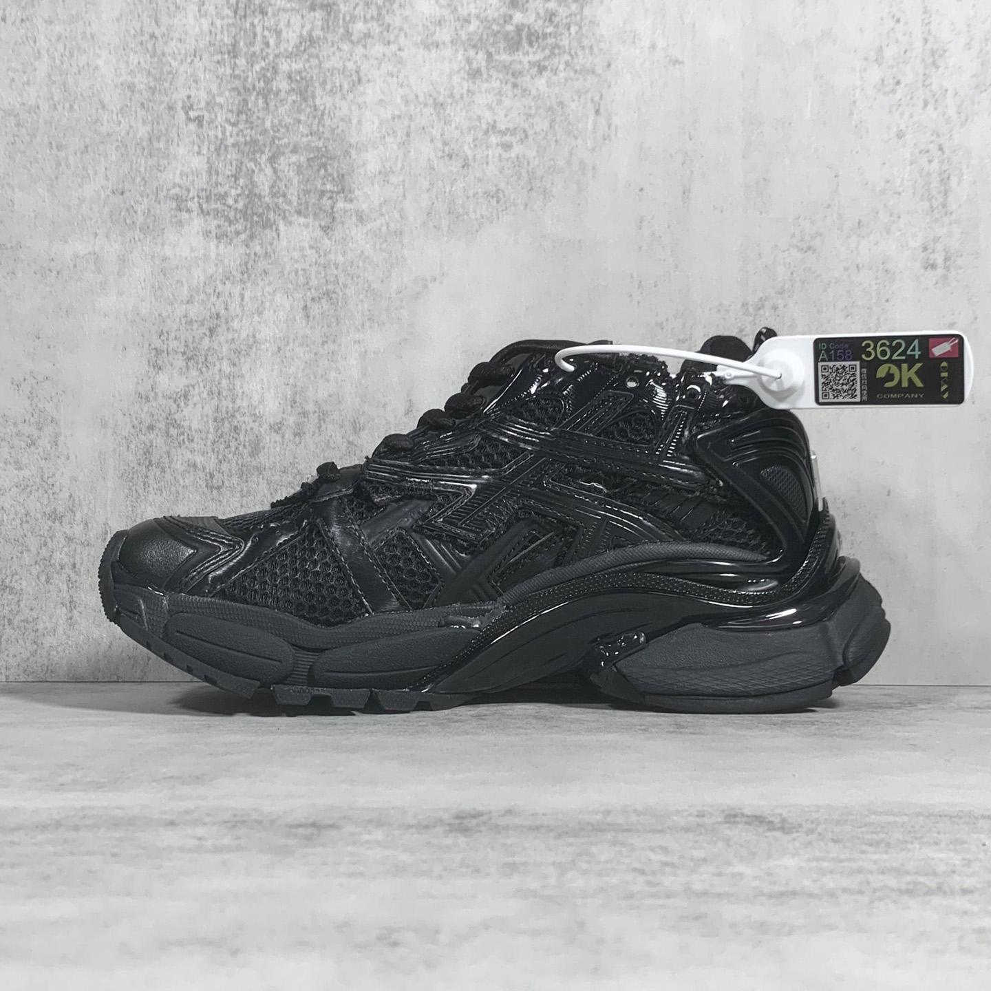 Balenciaga Runner Sneaker In Black - DesignerGu