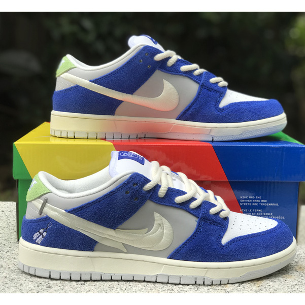 Fly Streetwear x Nike SB Dunk Low Sneaker         DQ5130-400 - DesignerGu