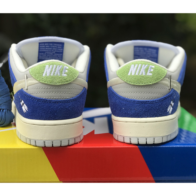 Fly Streetwear x Nike SB Dunk Low Sneaker         DQ5130-400 - DesignerGu