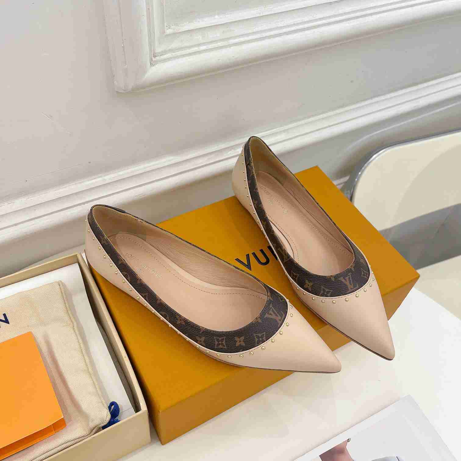 Louis Vuitton Signature Flat Ballerina    - DesignerGu