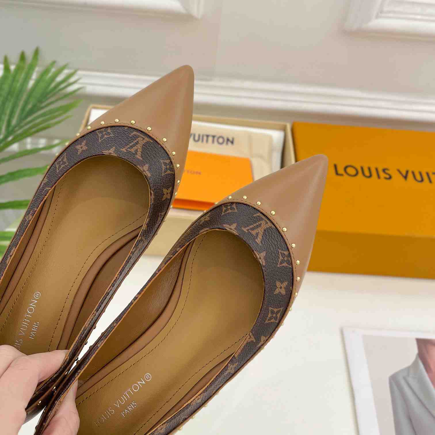 Louis Vuitton Signature Flat Ballerina    - DesignerGu