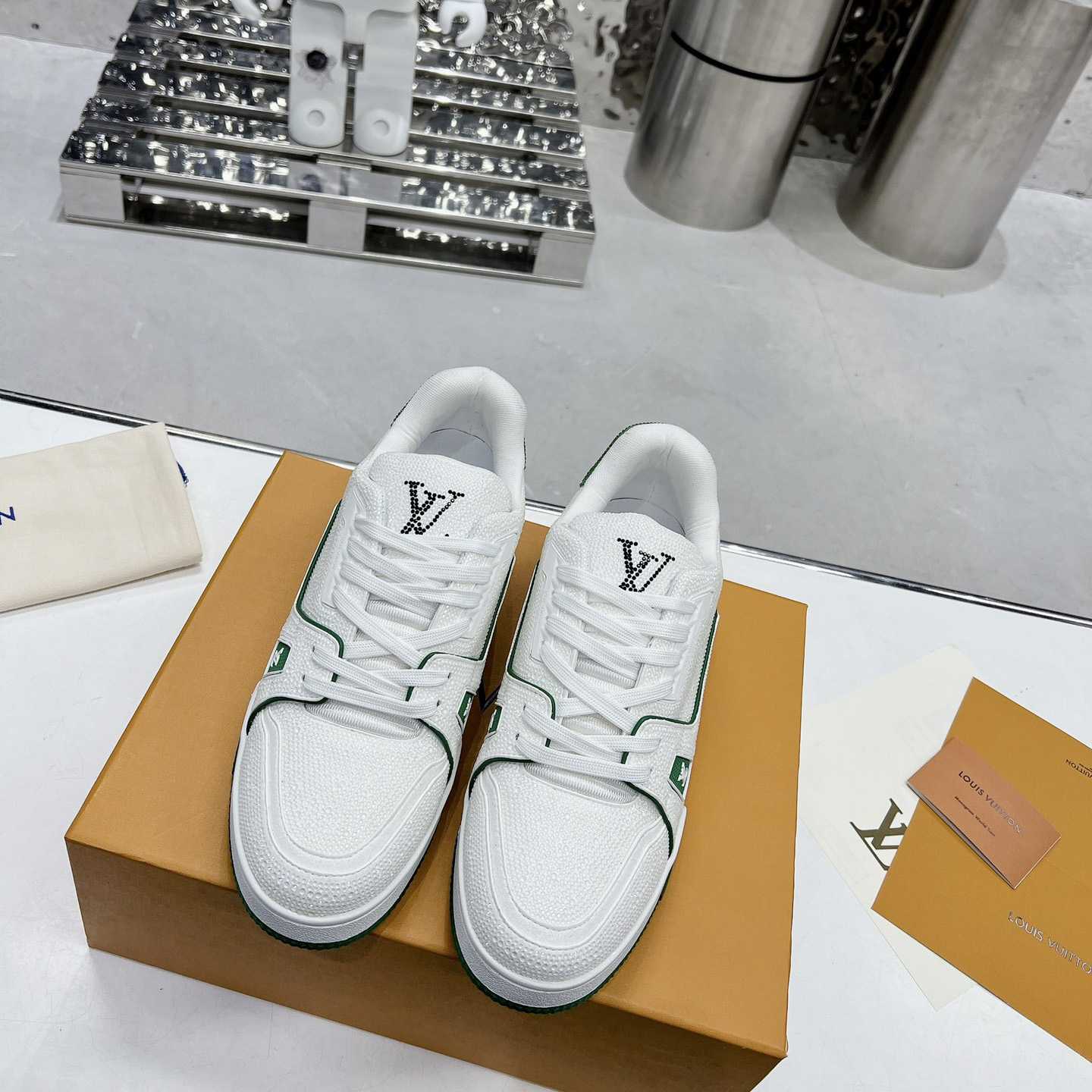 Louis Vuitton LV Trainer Sneaker          1AARLO - DesignerGu