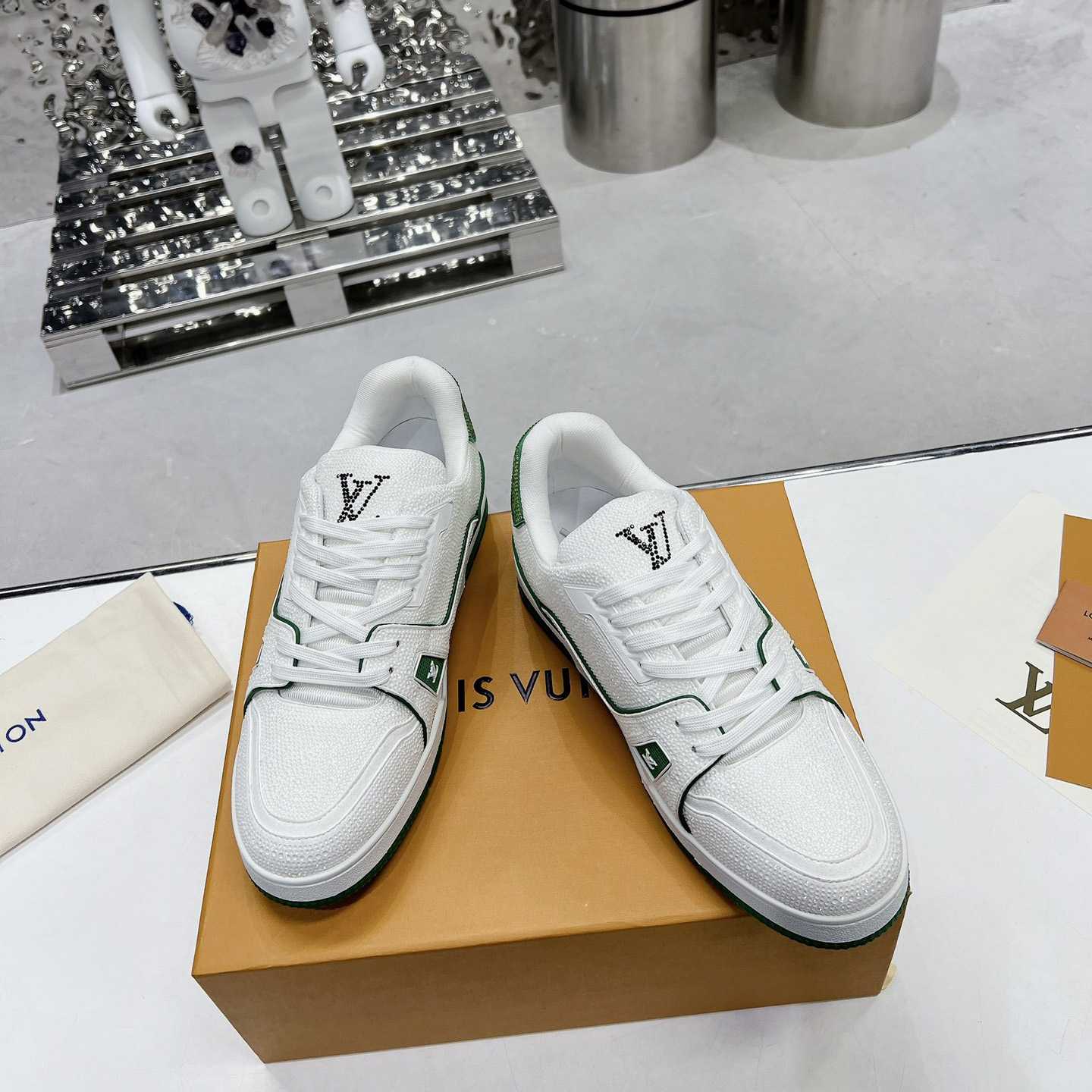 Louis Vuitton LV Trainer Sneaker          1AARLO - DesignerGu