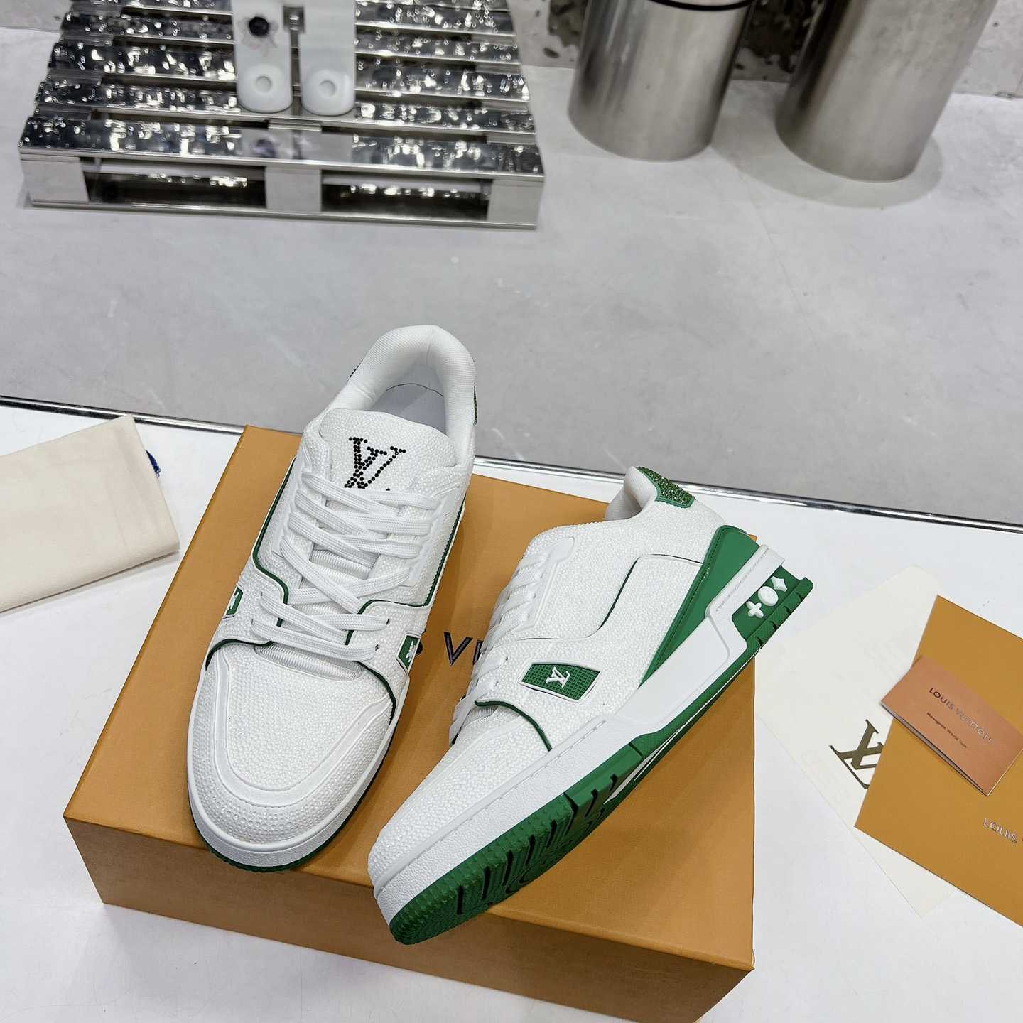 Louis Vuitton LV Trainer Sneaker          1AARLO - DesignerGu