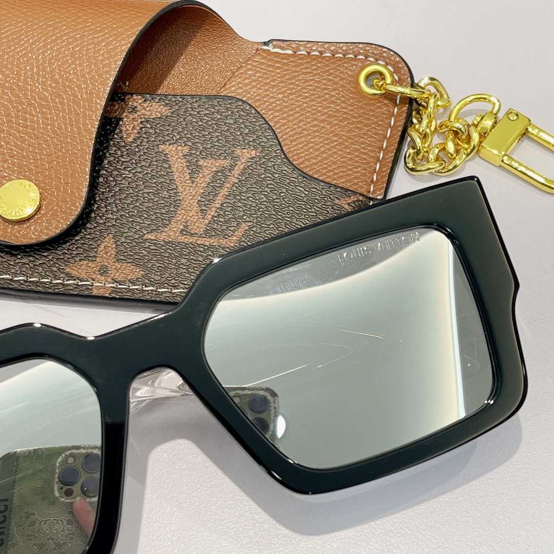 Louis Vuitton LV Clash Square Sunglasses   Z1580W - DesignerGu