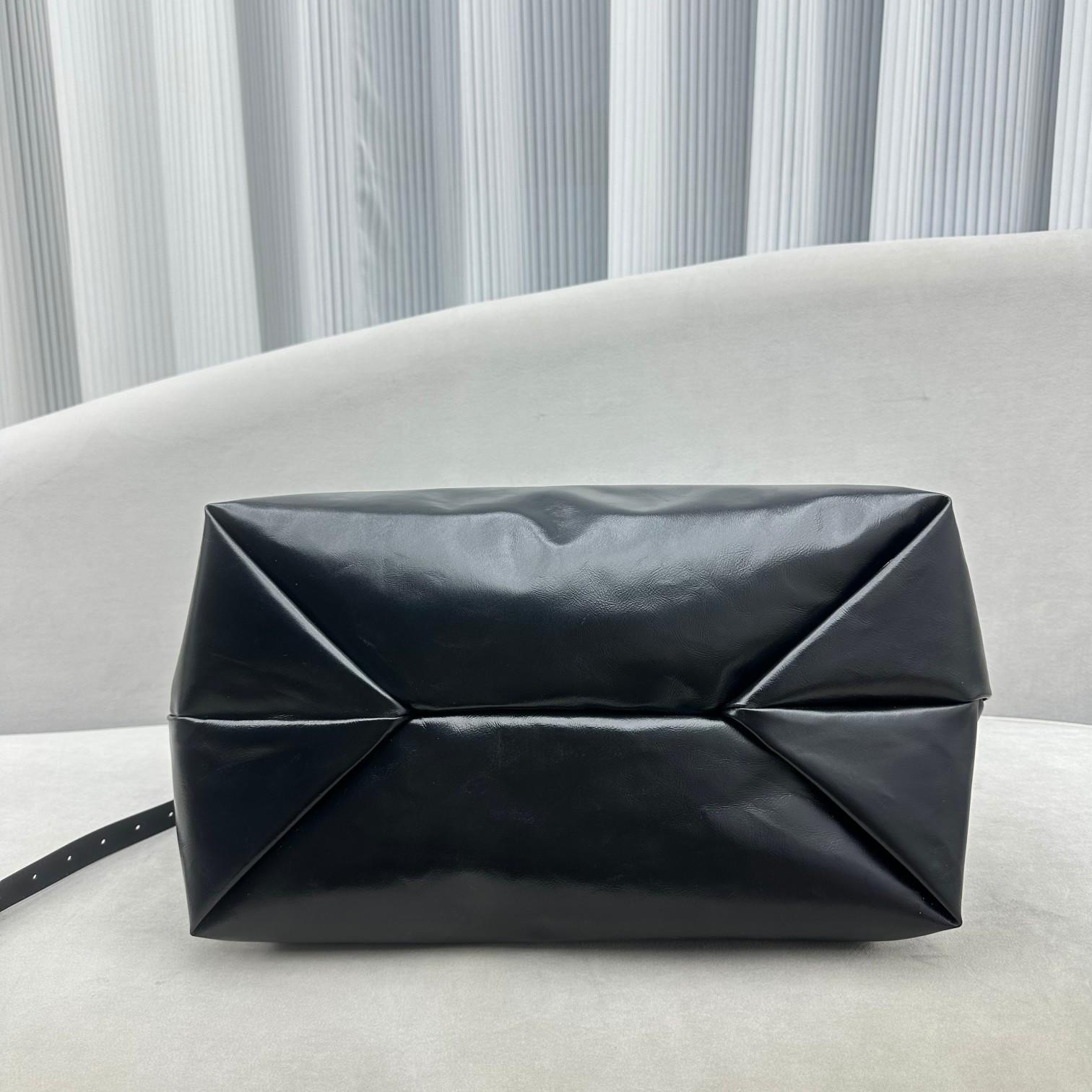 Balenciaga Trash Bag Large Pouch In Black(37-40-52cm) - DesignerGu