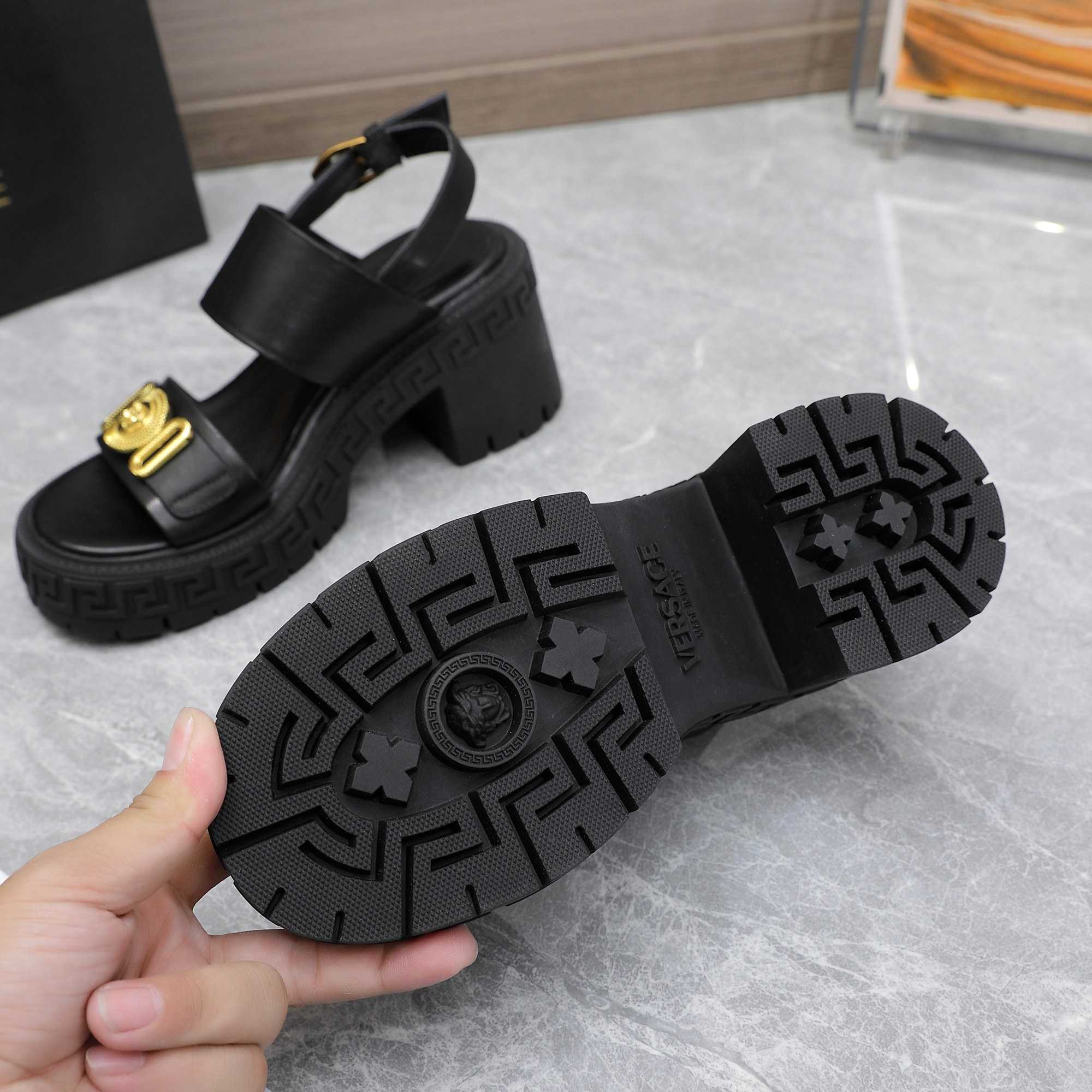 Versace Medusa-Plaque Sandals - DesignerGu