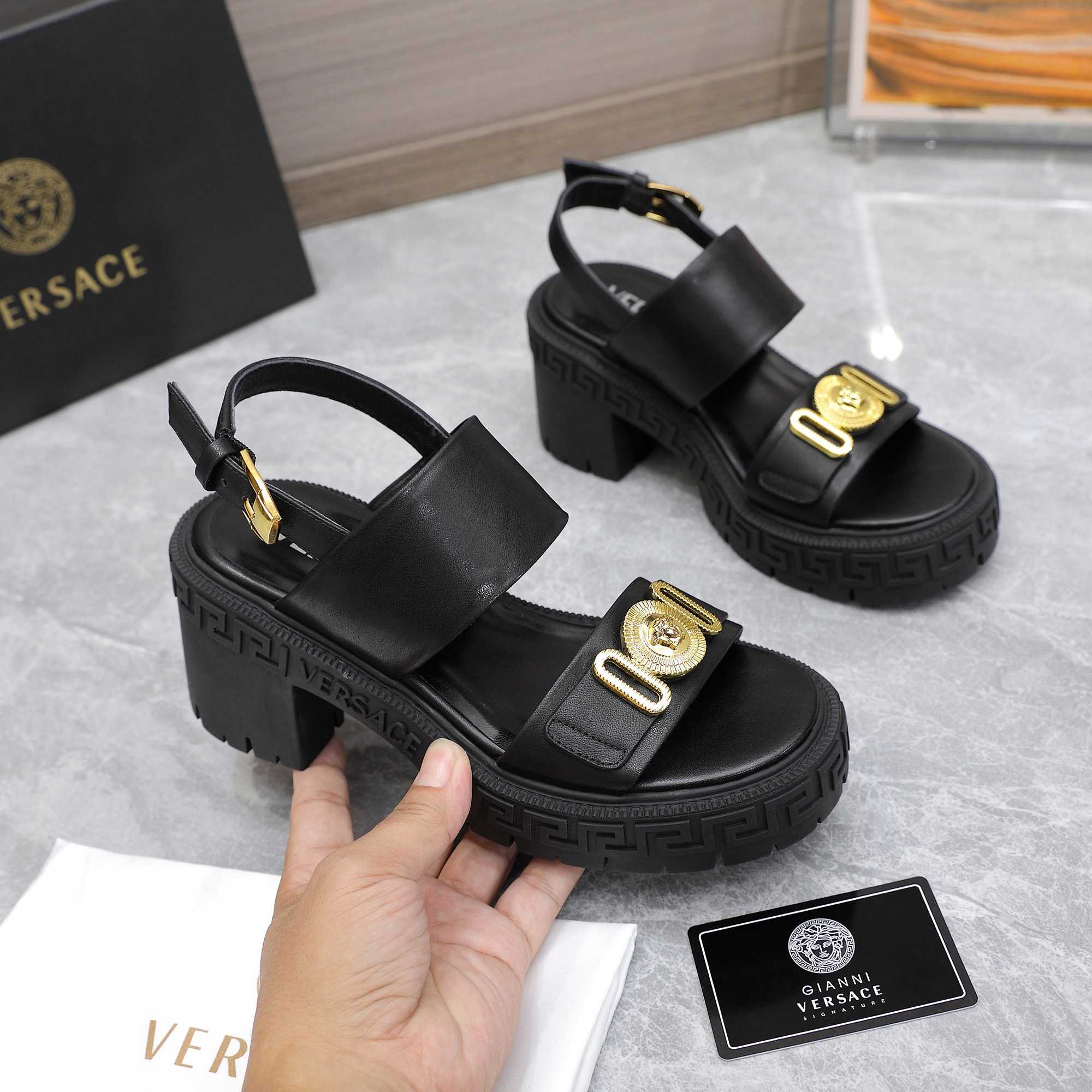 Versace Medusa-Plaque Sandals - DesignerGu