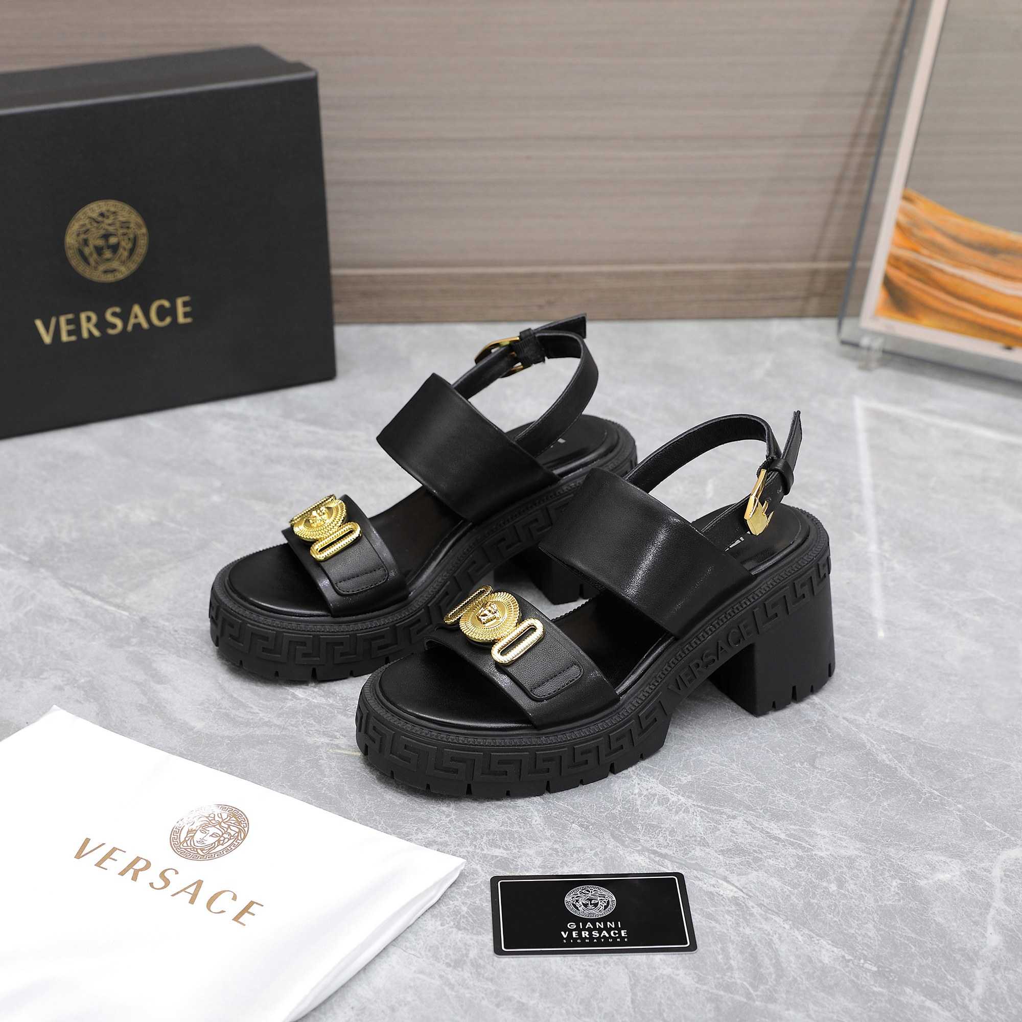 Versace Medusa-Plaque Sandals - DesignerGu