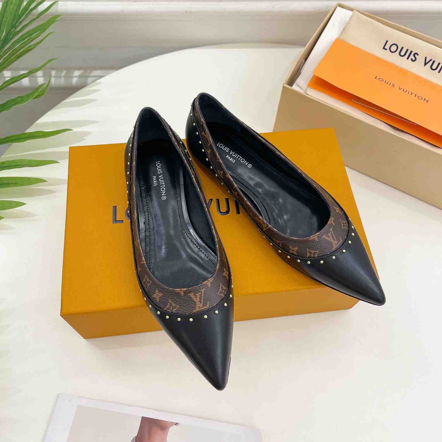 Louis Vuitton Signature Flat Ballerina   1AACKB - DesignerGu