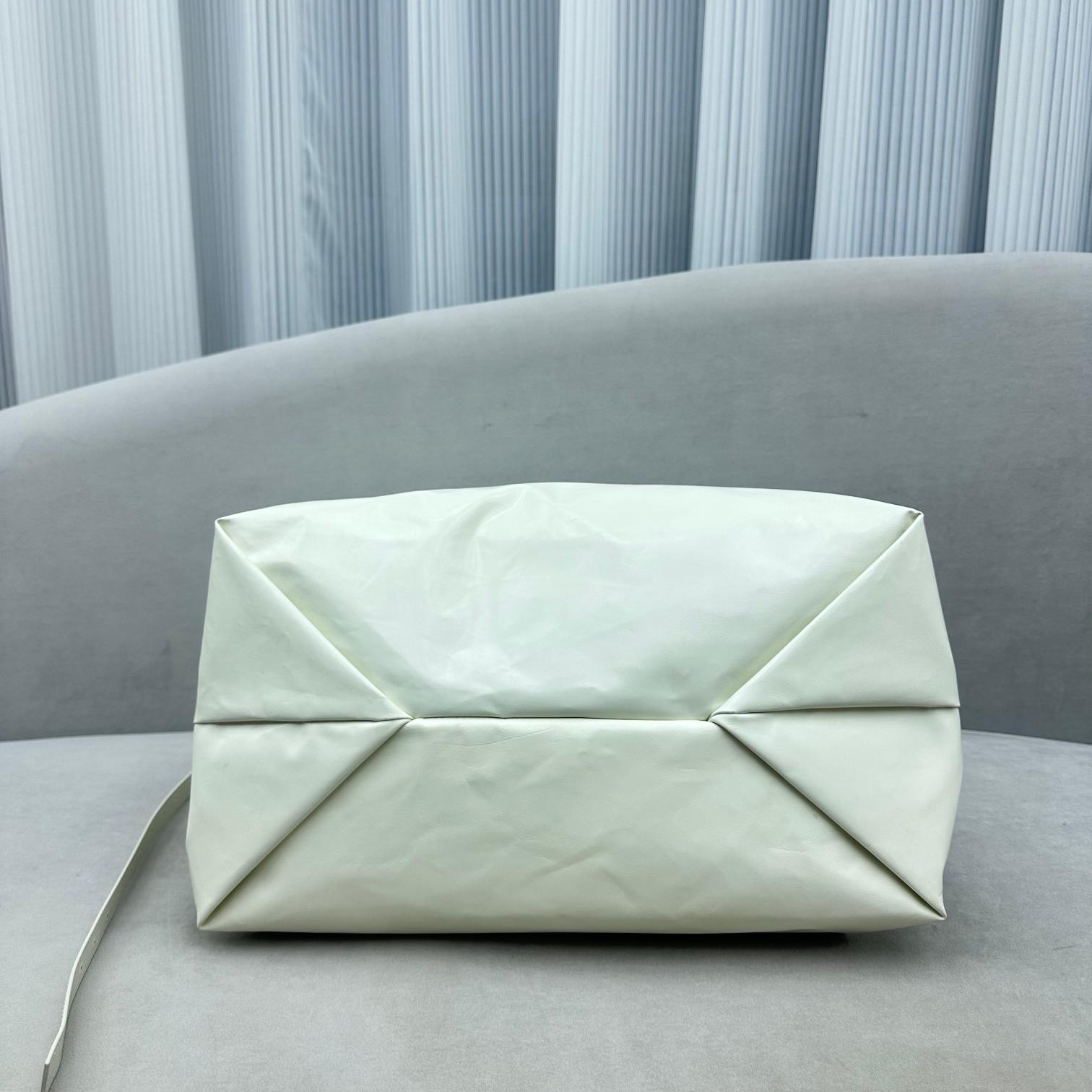 Balenciaga Trash Bag Large Pouch In White(37-40-52cm) - DesignerGu