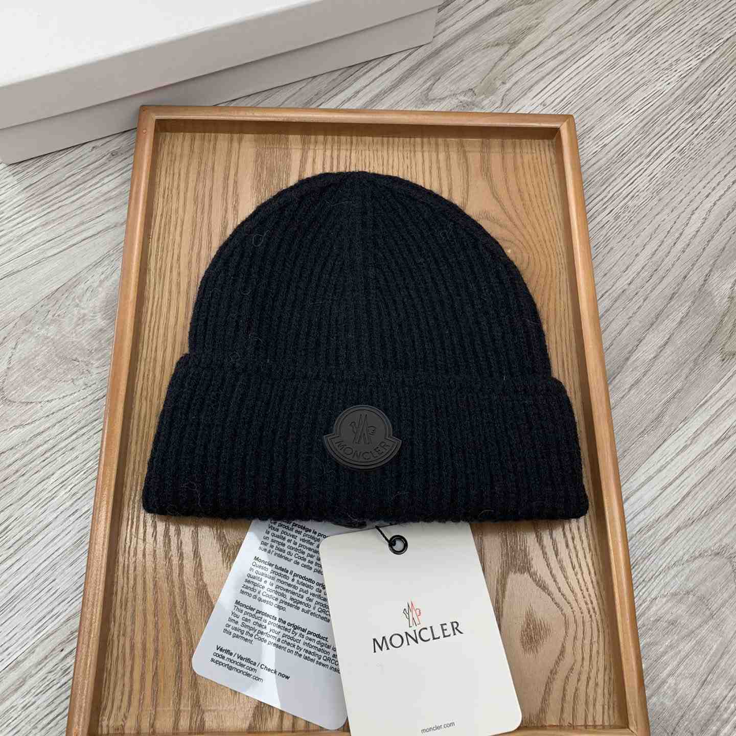 Moncler Plain Black Beanie - DesignerGu