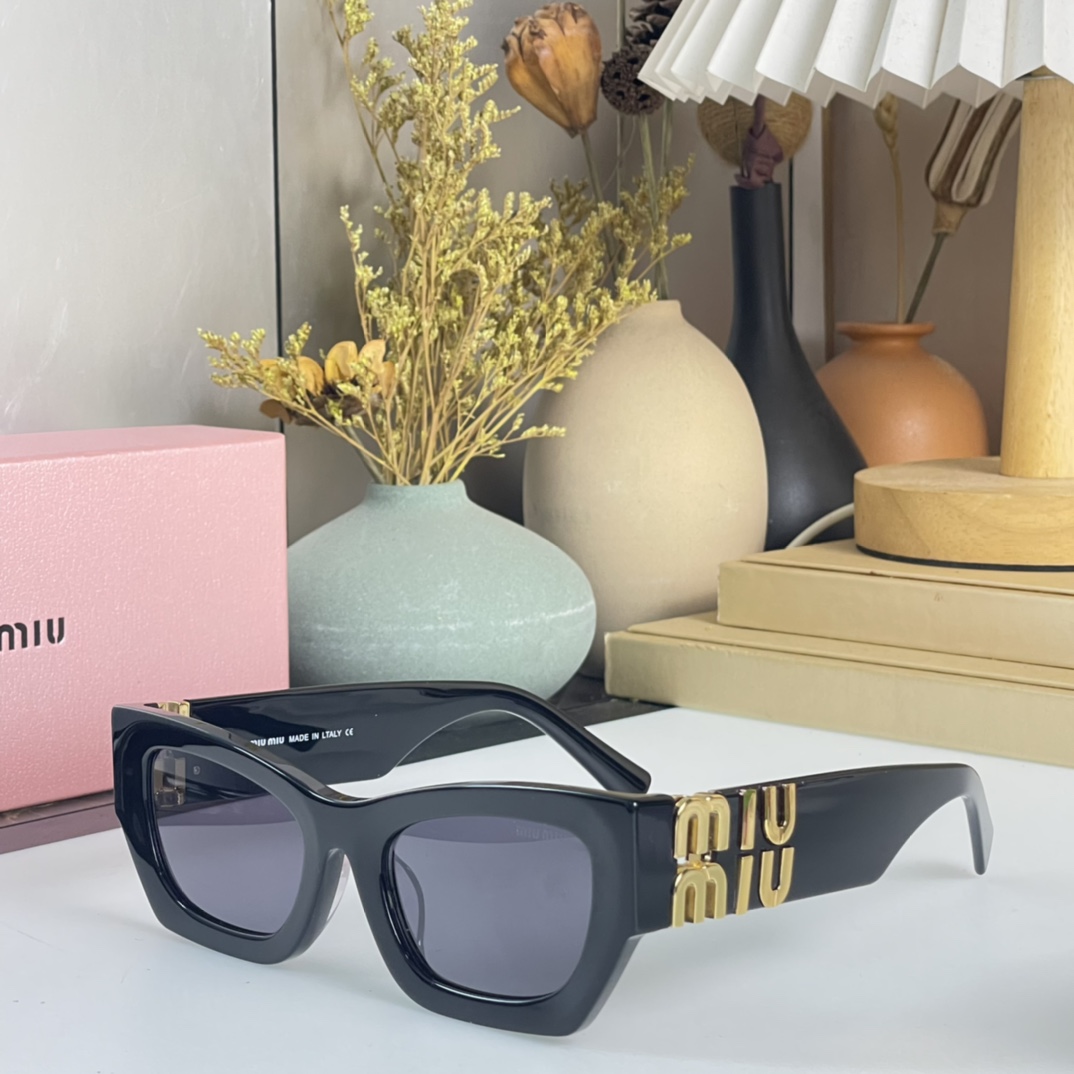 Miu Miu Glimpse Sunglasses - DesignerGu