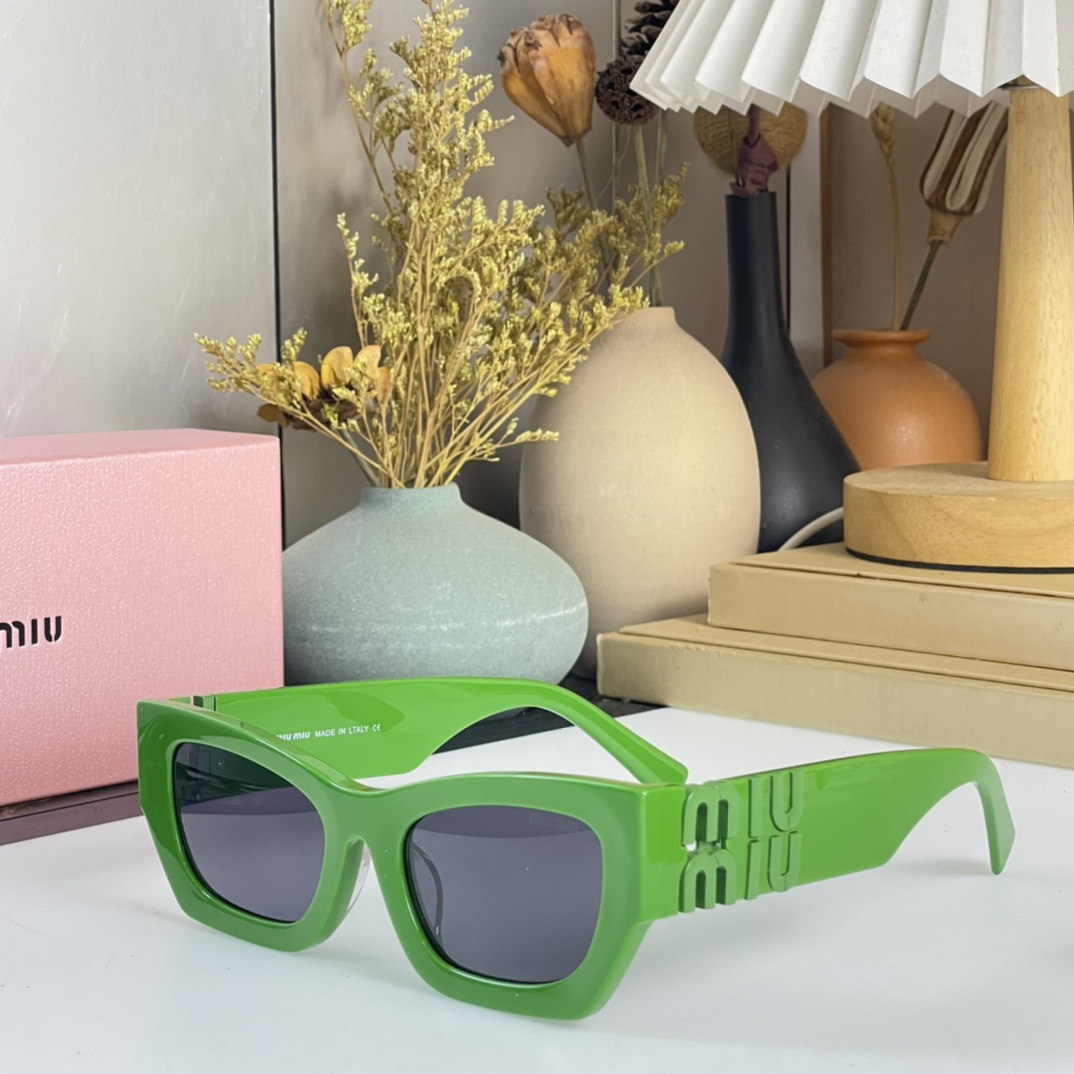 Miu Miu Glimpse Sunglasses - DesignerGu