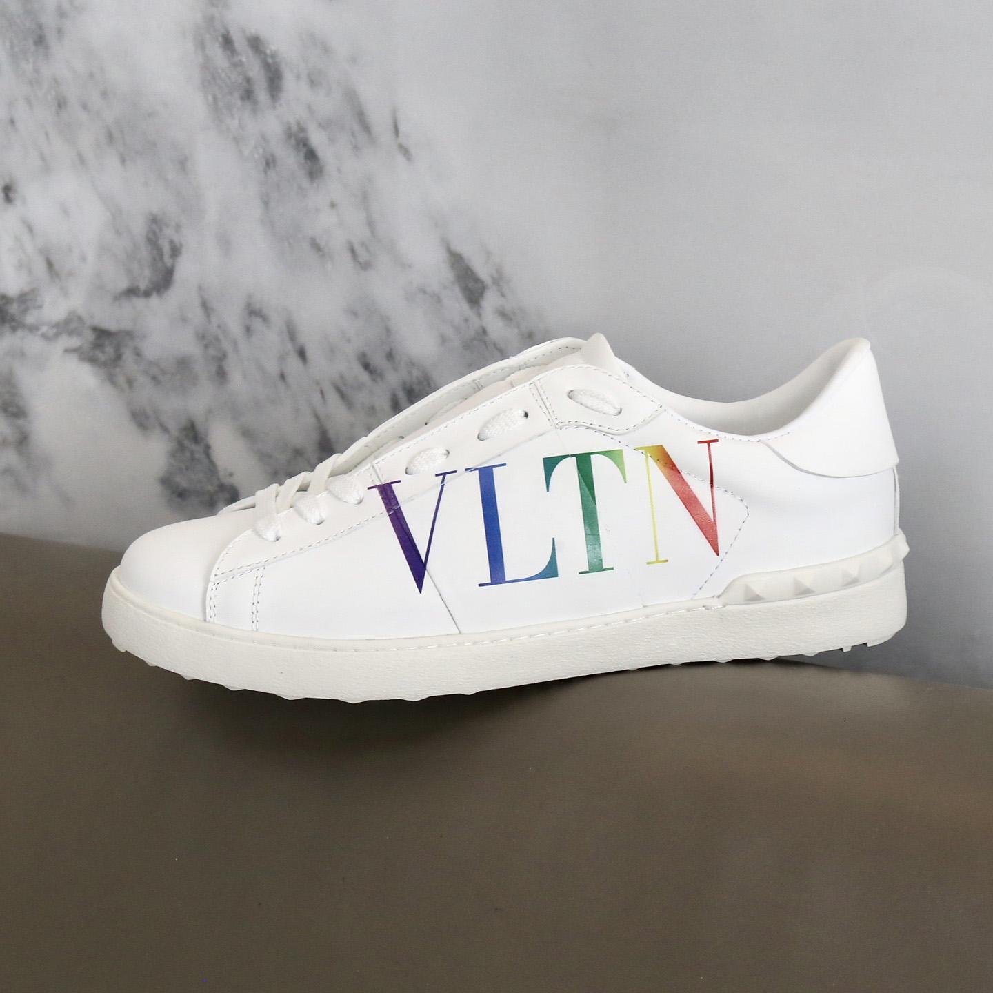 Valenti Garavani Logo Print Sneakers - DesignerGu