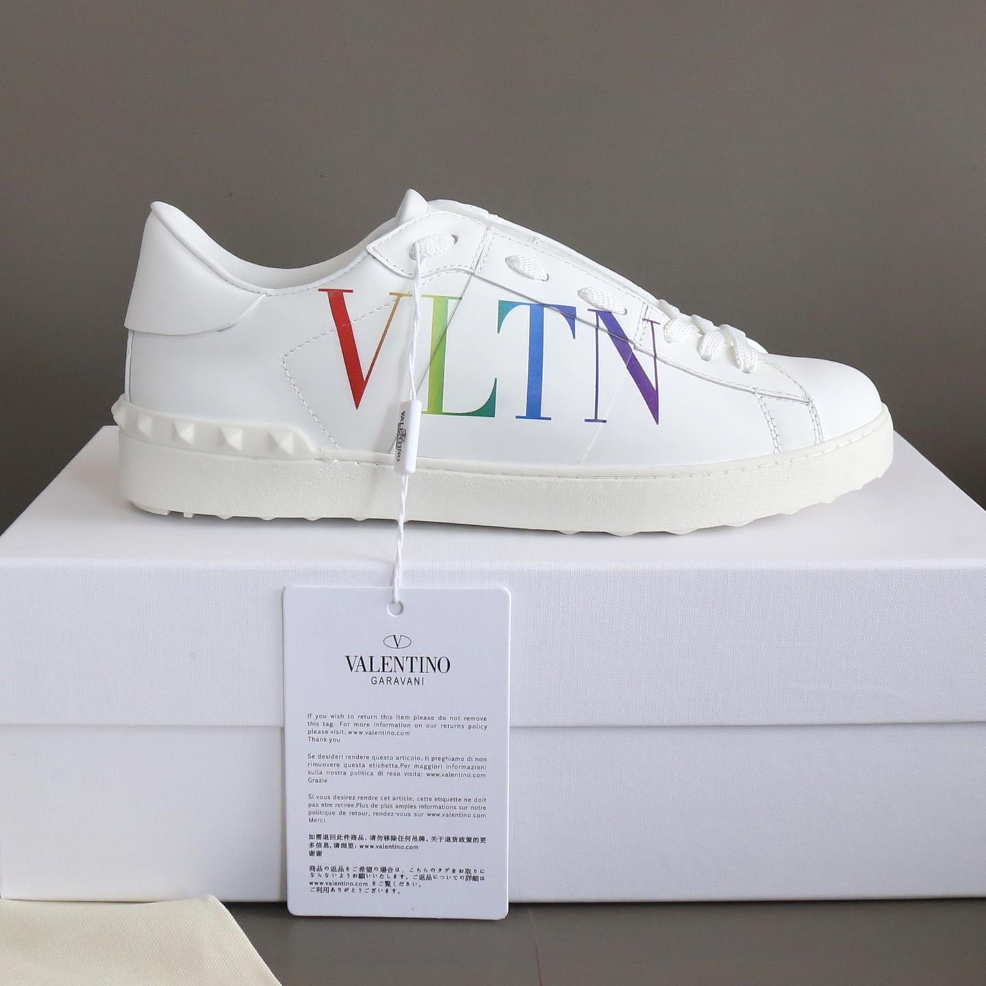 Valenti Garavani Logo Print Sneakers - DesignerGu