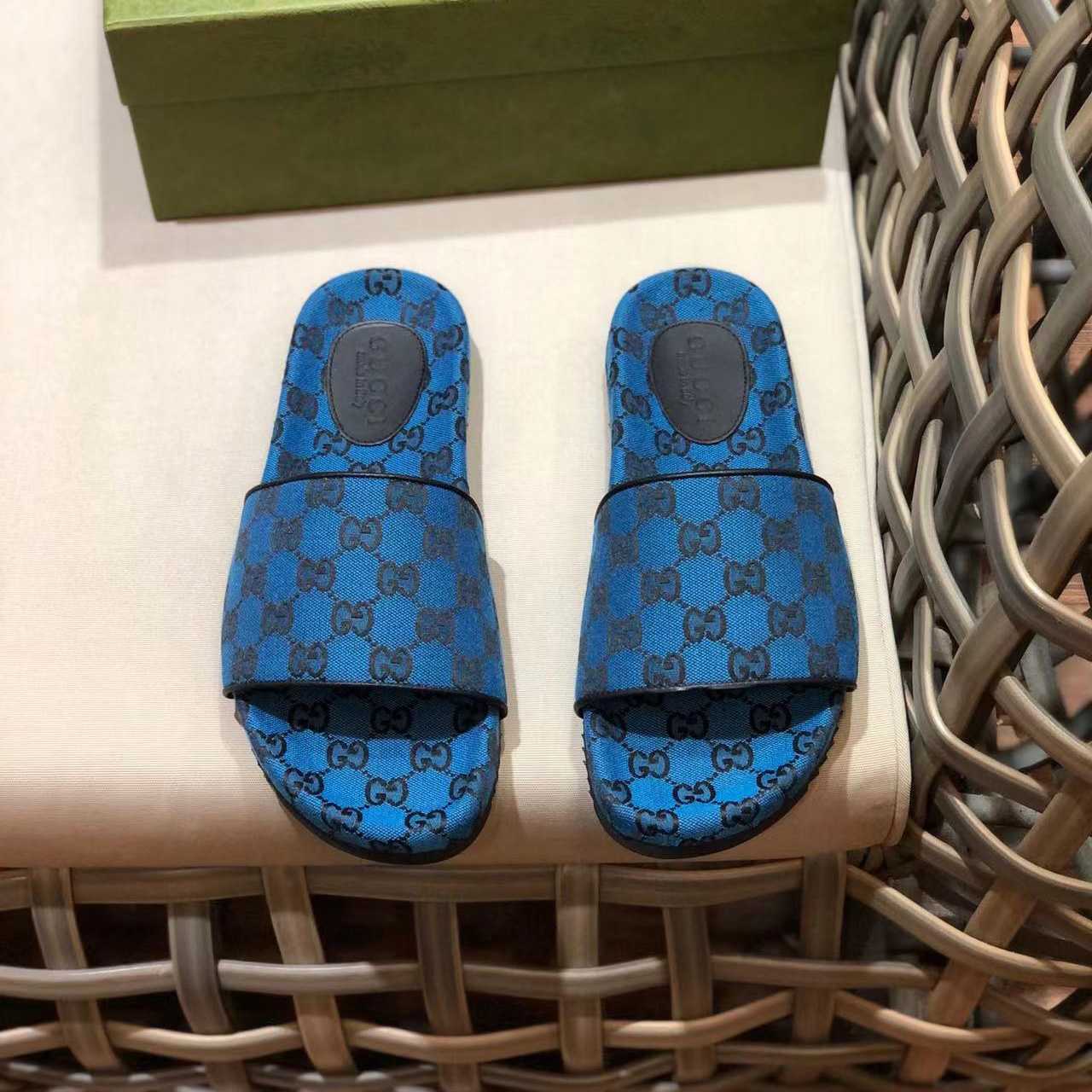 Gucci Men's GG Canvas Slide Sandal - DesignerGu