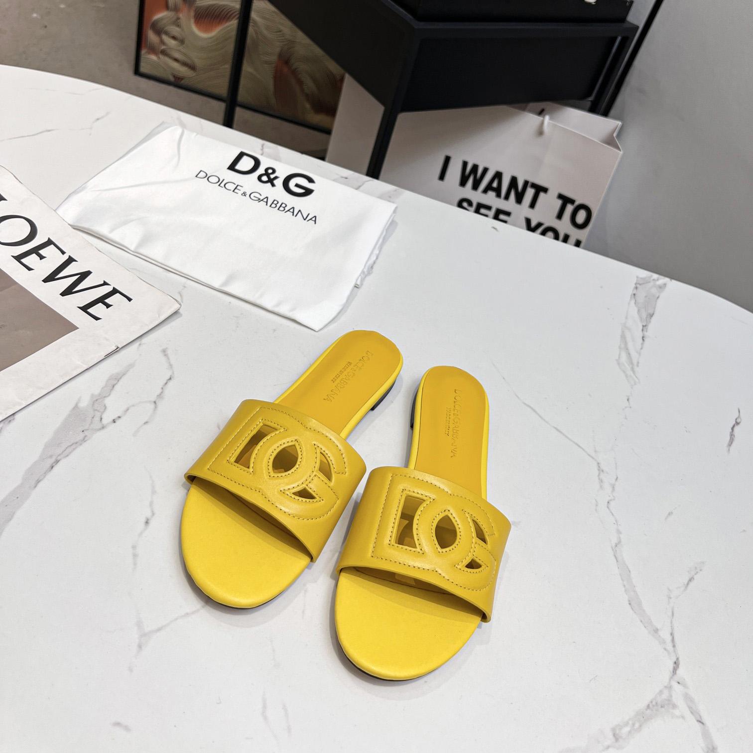 Dolce & Gabbana Calfskin Slides With DG Logo - DesignerGu