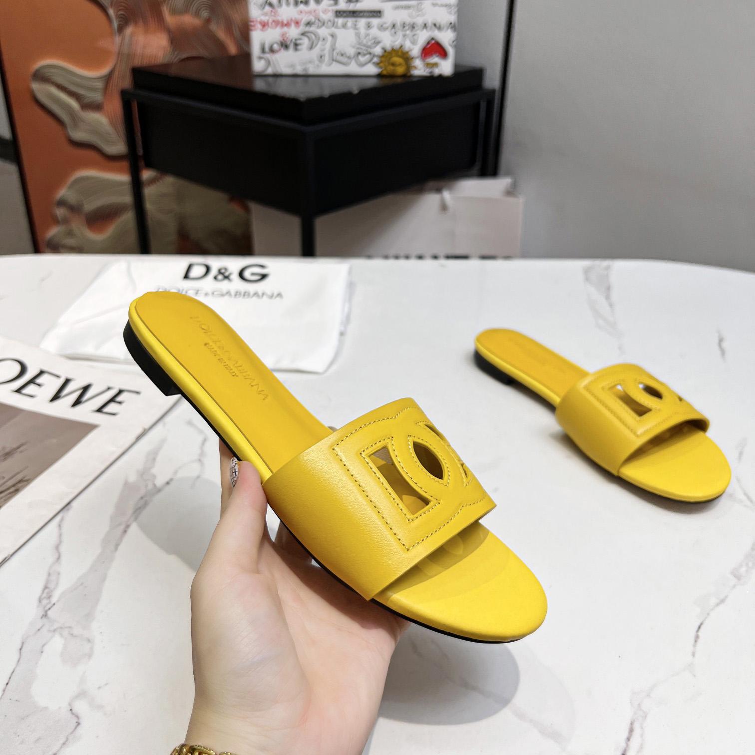 Dolce & Gabbana Calfskin Slides With DG Logo - DesignerGu