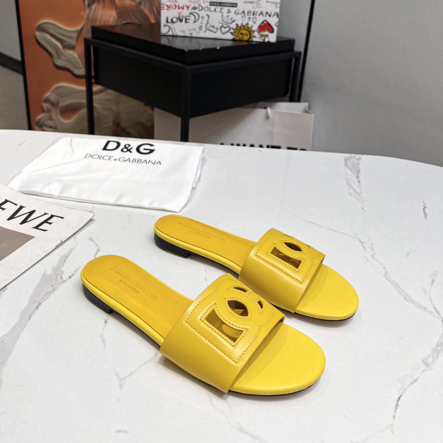 Dolce & Gabbana Calfskin Slides With DG Logo - DesignerGu