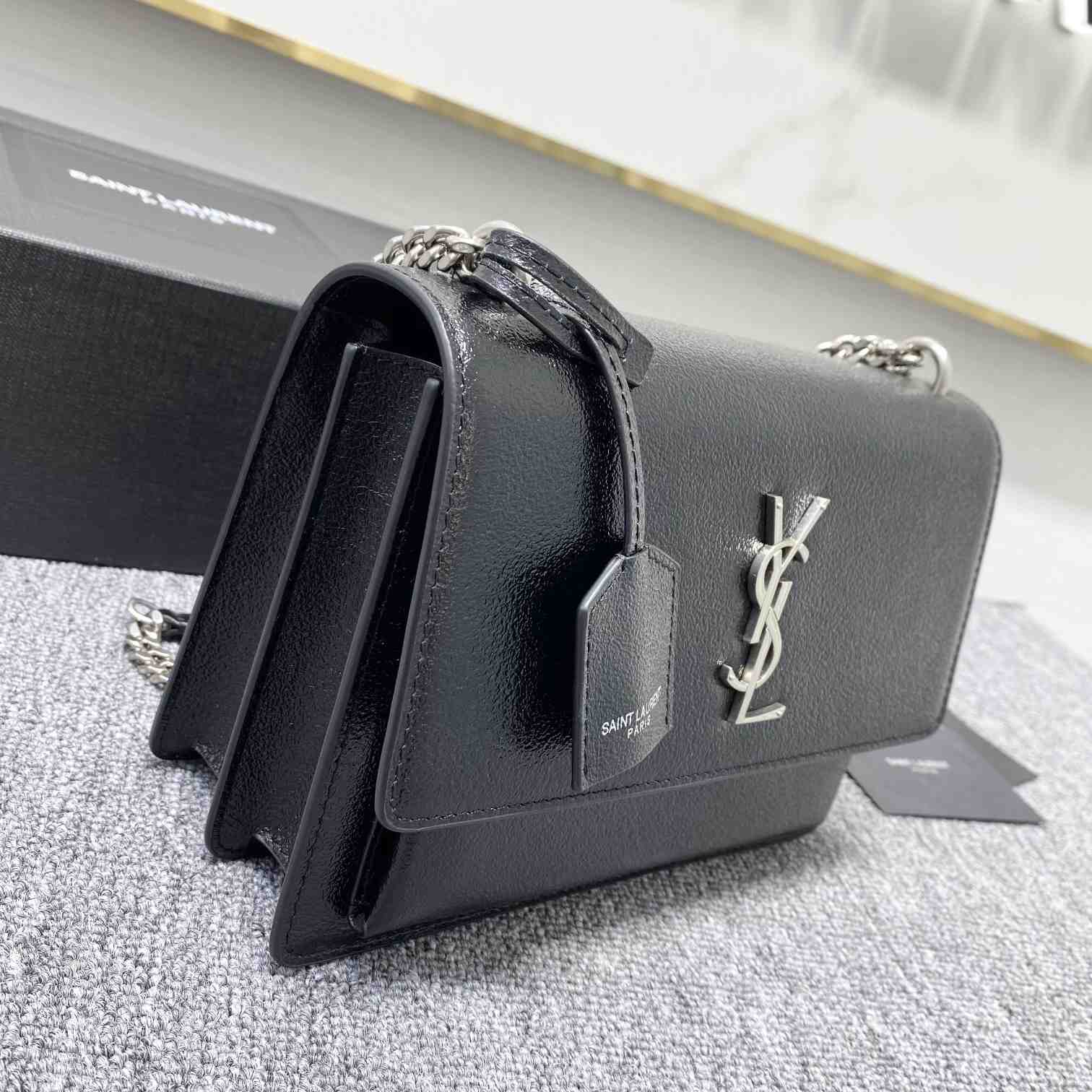 Saint Laurent Sunset Medium Chain Bag In Smooth Leather  - DesignerGu