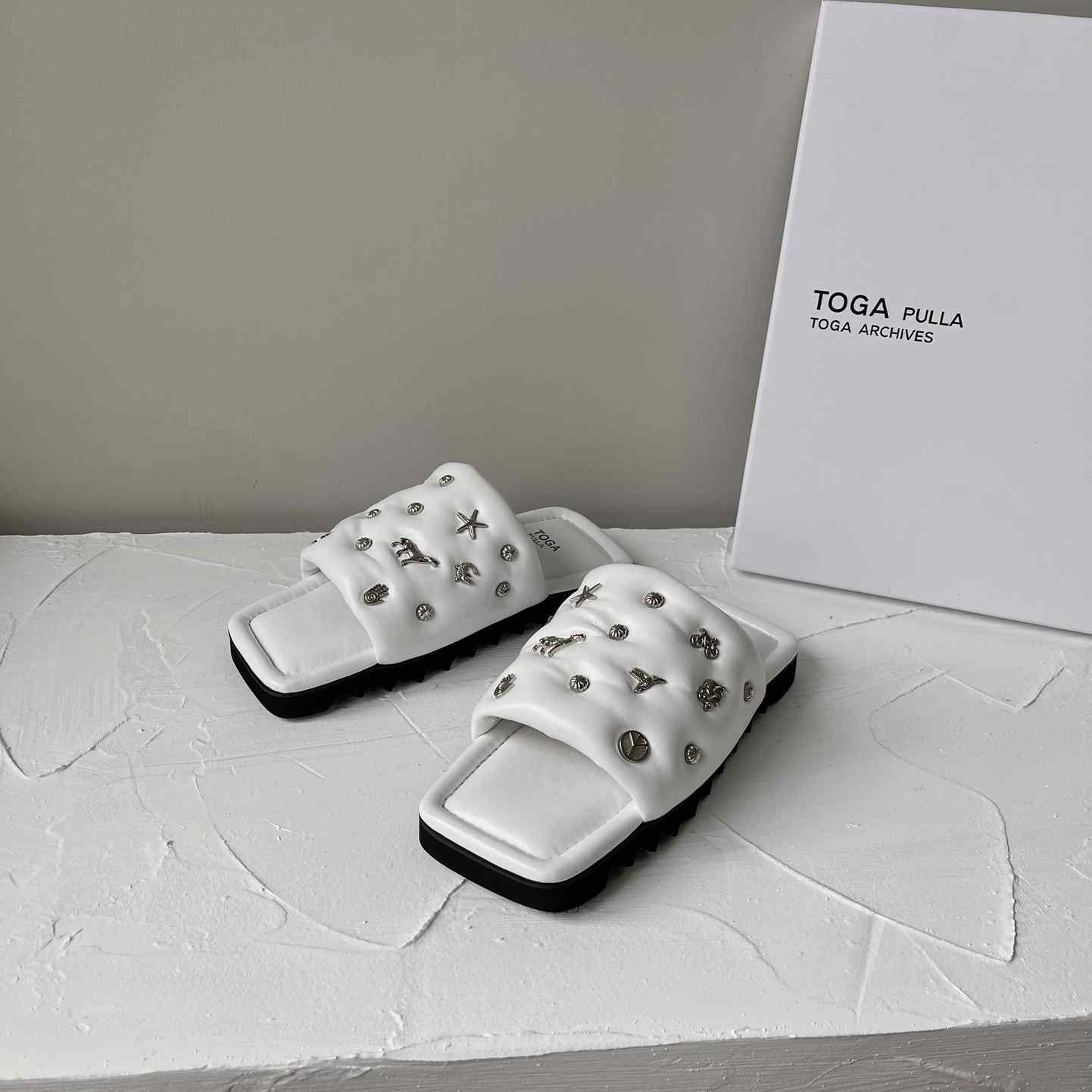 Toga Virilis Leather Slides - DesignerGu