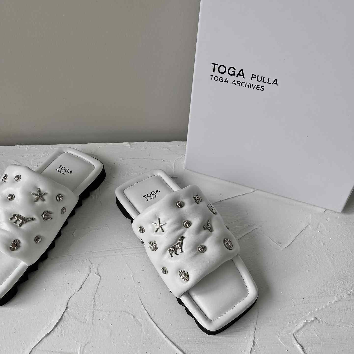 Toga Virilis Leather Slides - DesignerGu