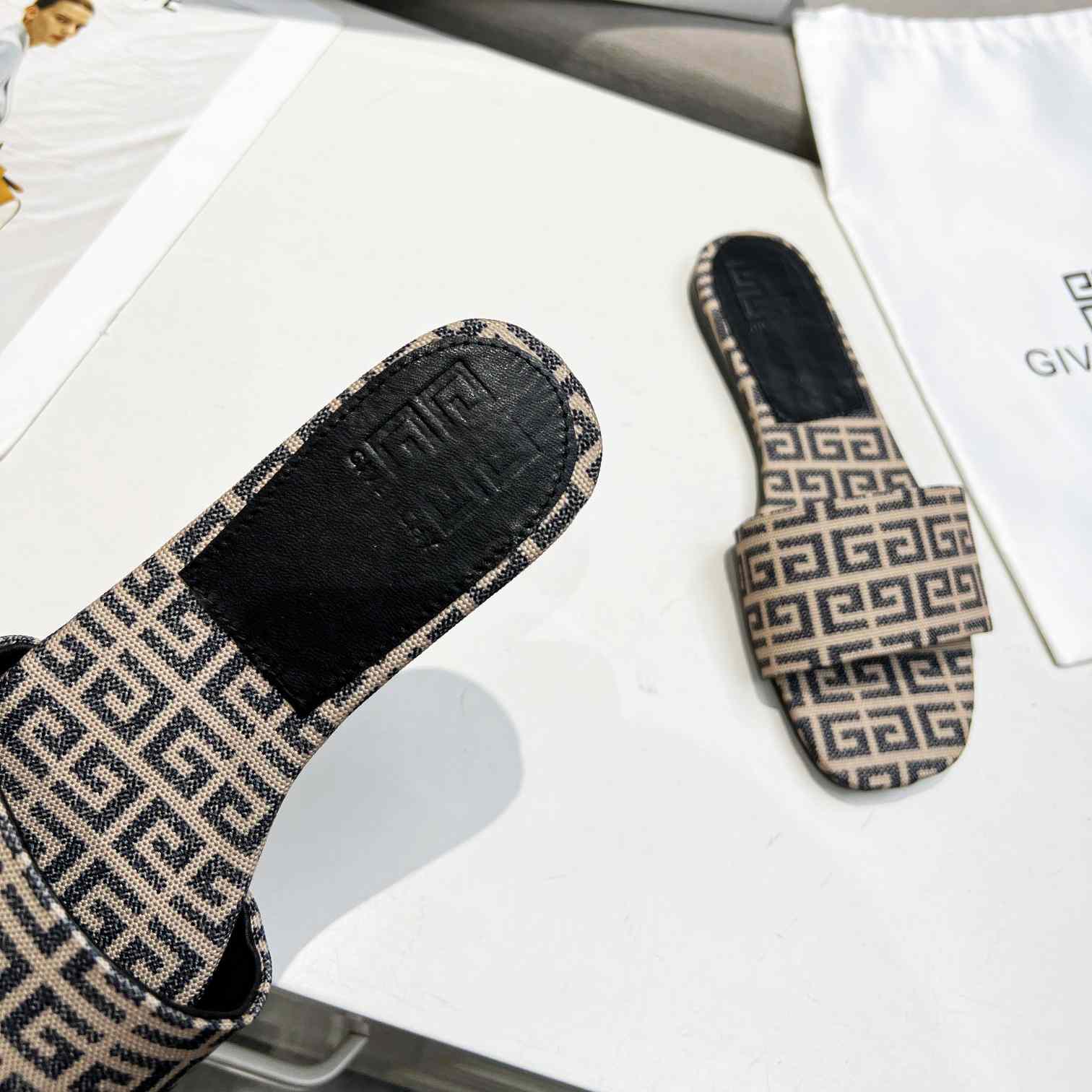 Givenchy 4G Flat Mule Sandals - DesignerGu