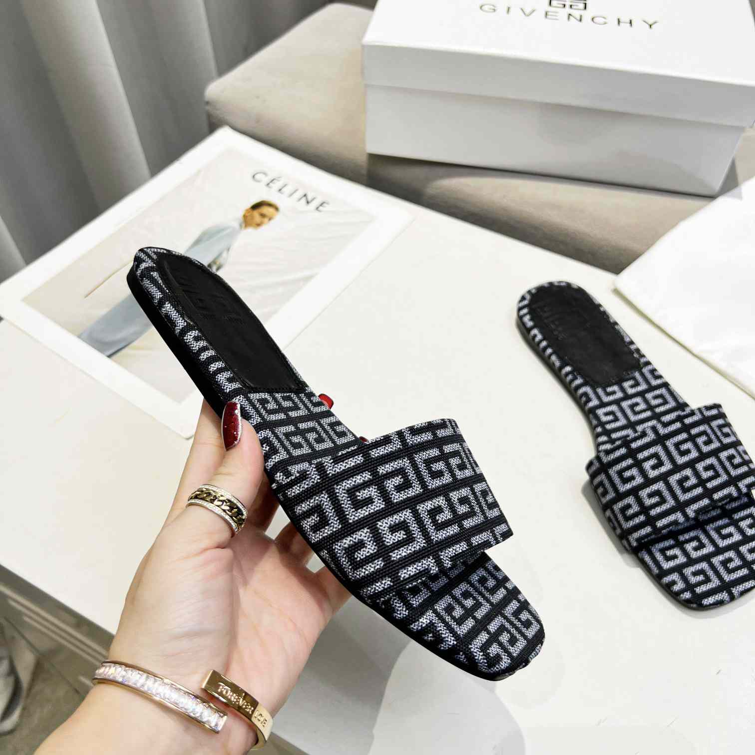 Givenchy 4G Flat Mule Sandals - DesignerGu