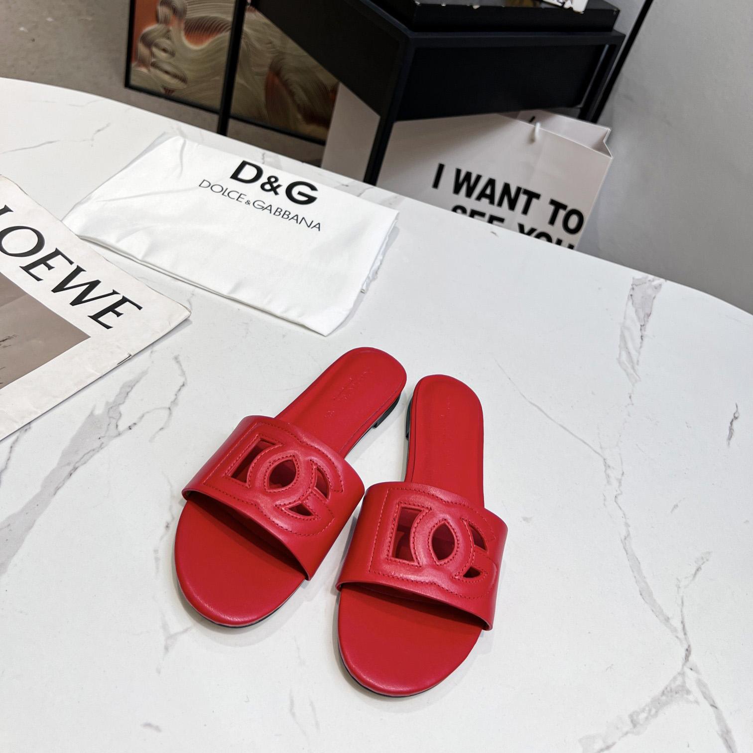 Dolce & Gabbana Calfskin Slides With DG Logo - DesignerGu