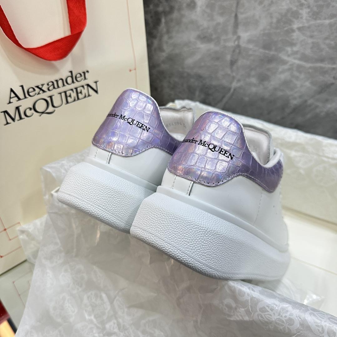 Alexander Mqueen Oversized Sneaker In White - DesignerGu