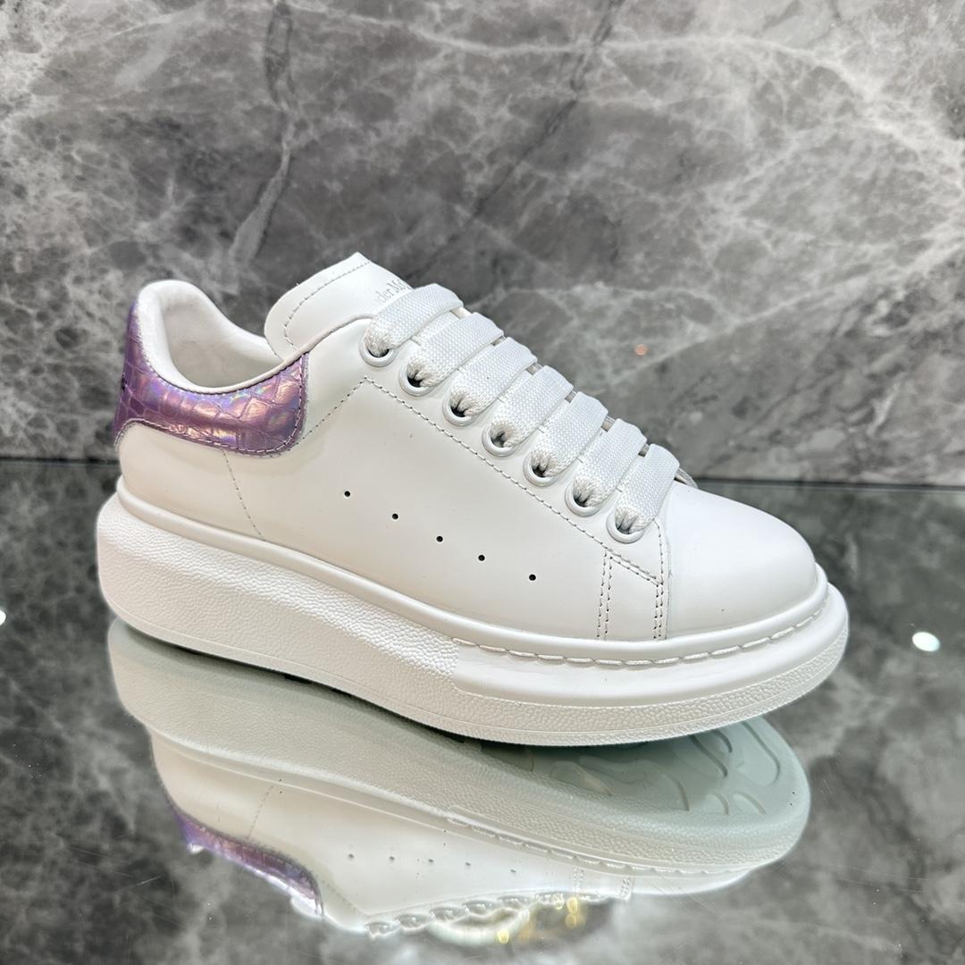 Alexander Mqueen Oversized Sneaker In White - DesignerGu