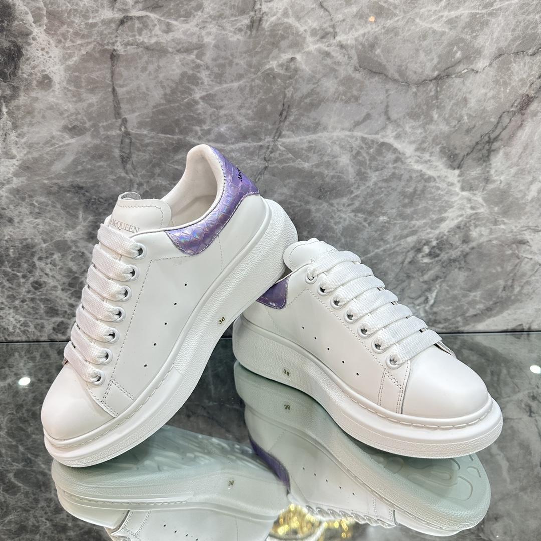 Alexander Mqueen Oversized Sneaker In White - DesignerGu