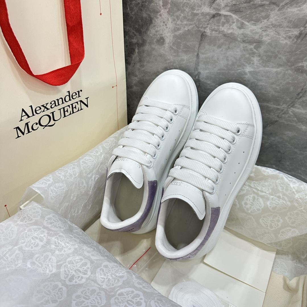 Alexander Mqueen Oversized Sneaker In White - DesignerGu